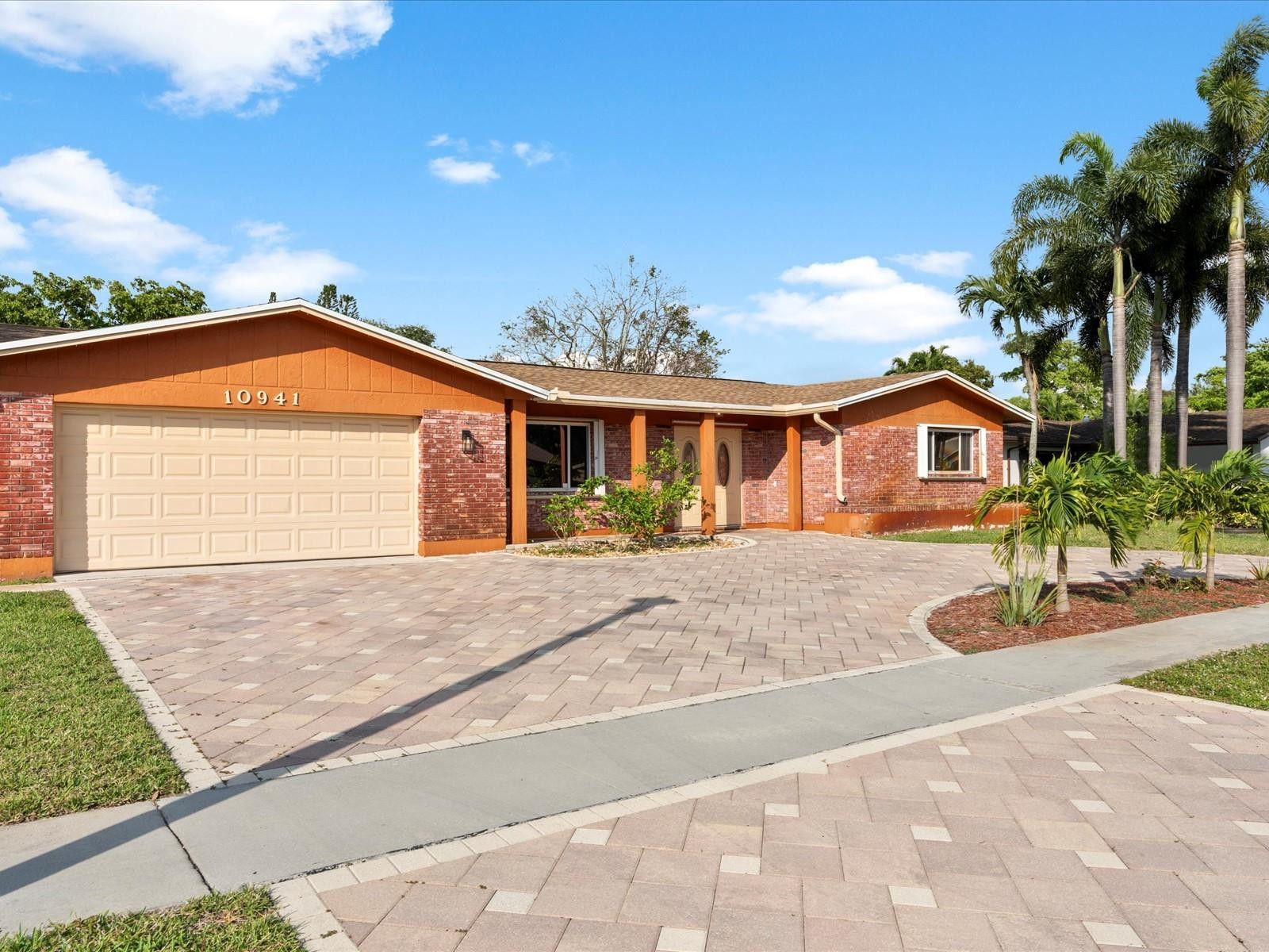 10941 NW 16 CT