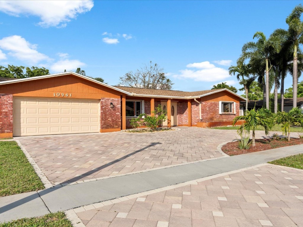 10941 NW 16 CT