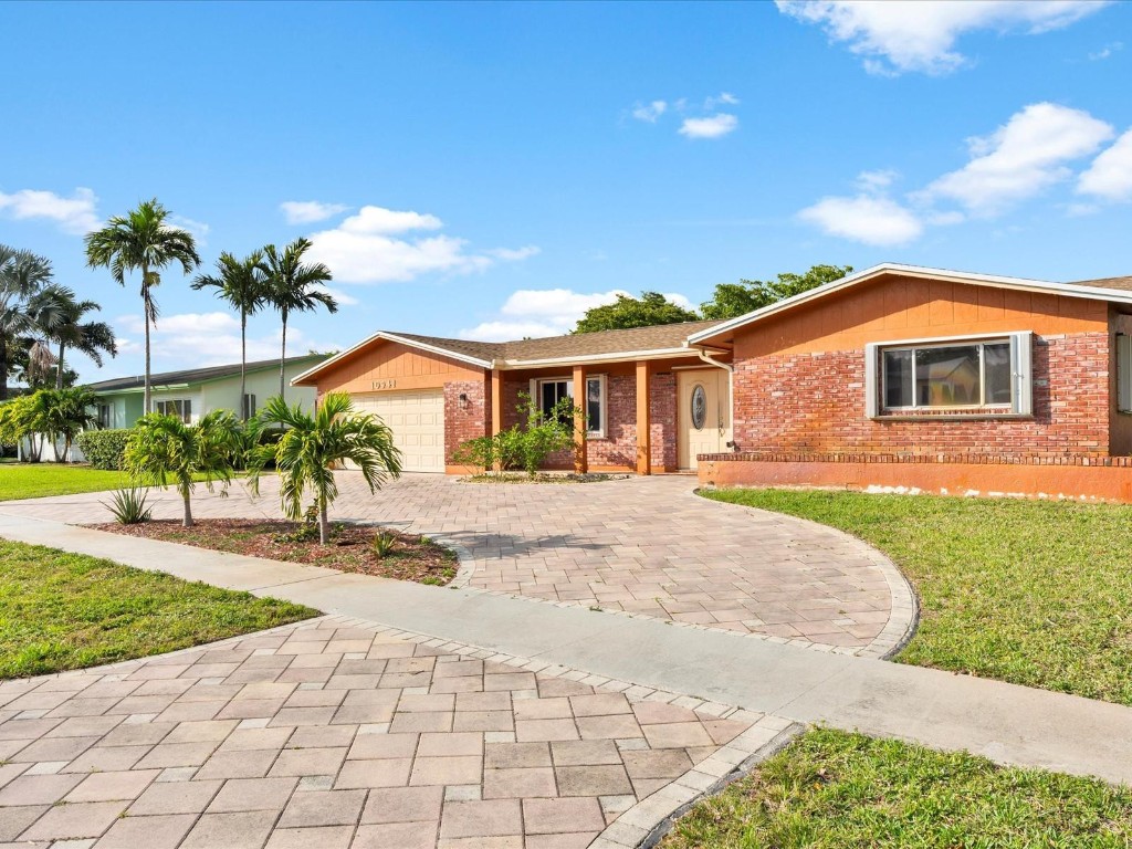 10941 NW 16 CT