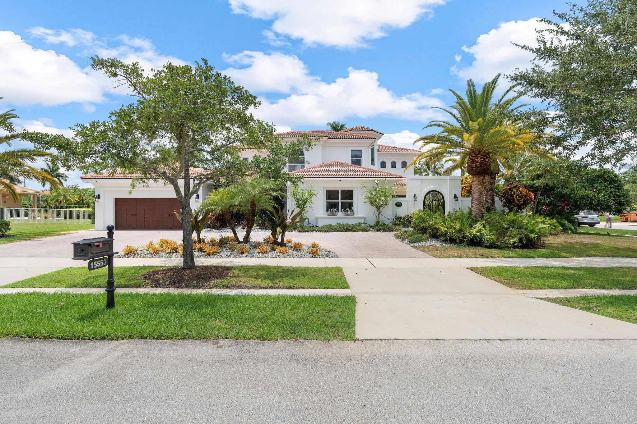 15553 SW 16 ST
