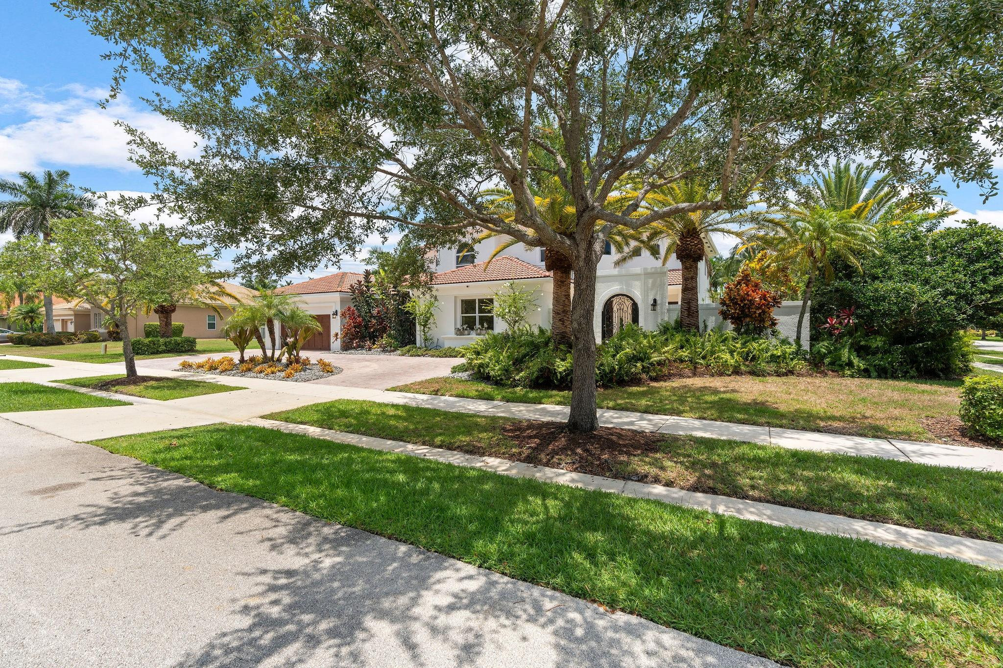 15553 SW 16 ST