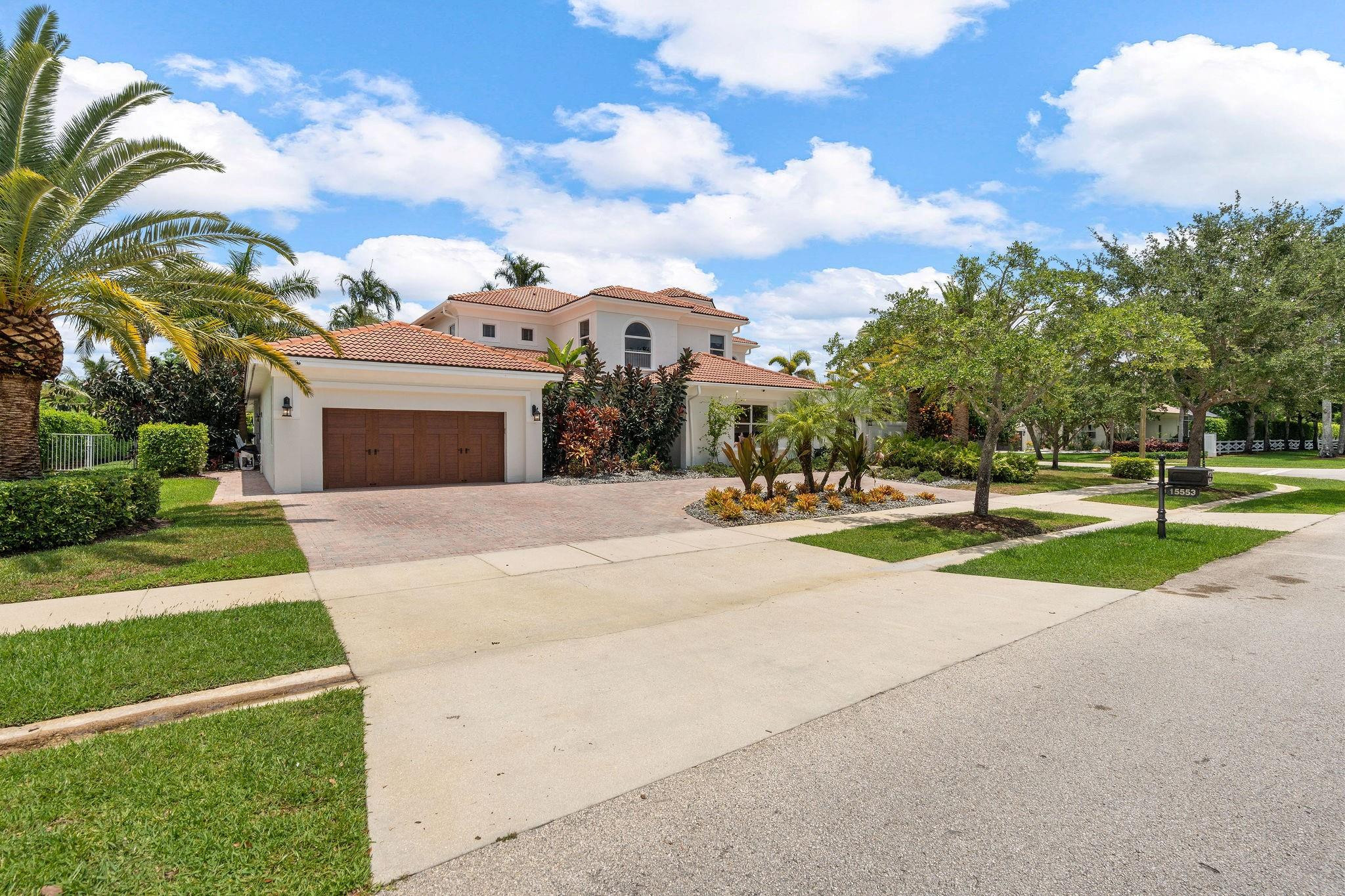 15553 SW 16 ST