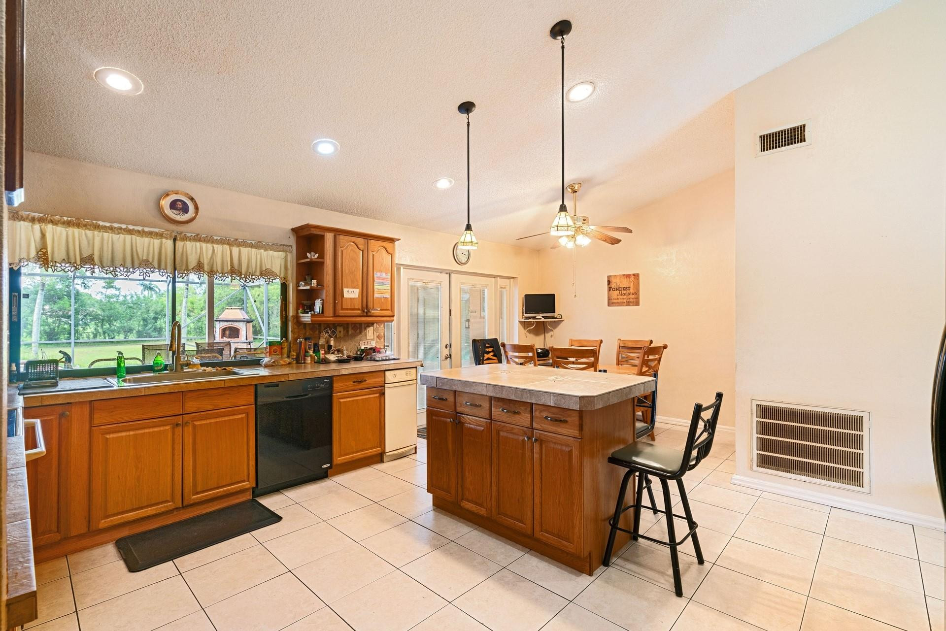 15901 SW 54th Pl