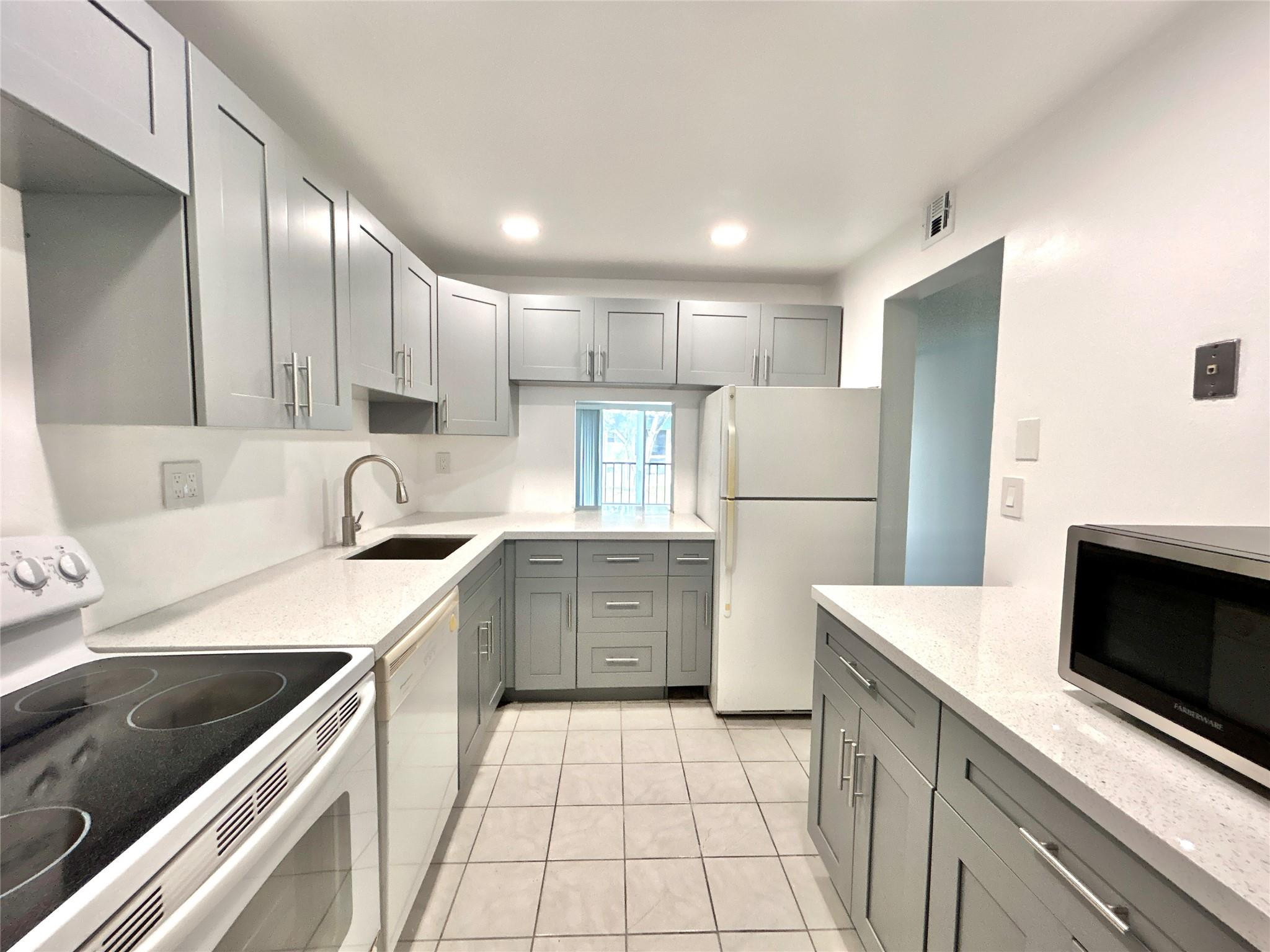 8020 N Colony Cir 203