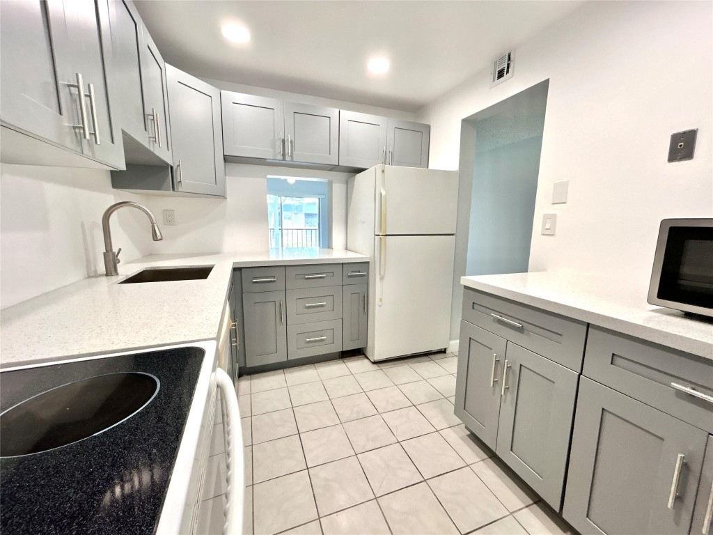 8020 N Colony Cir 203