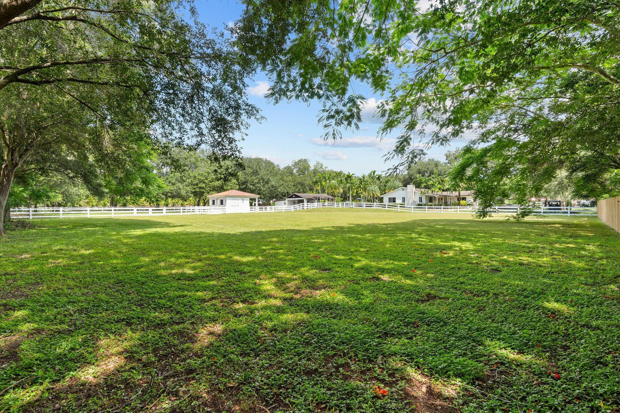 13800 SW 50TH MNR