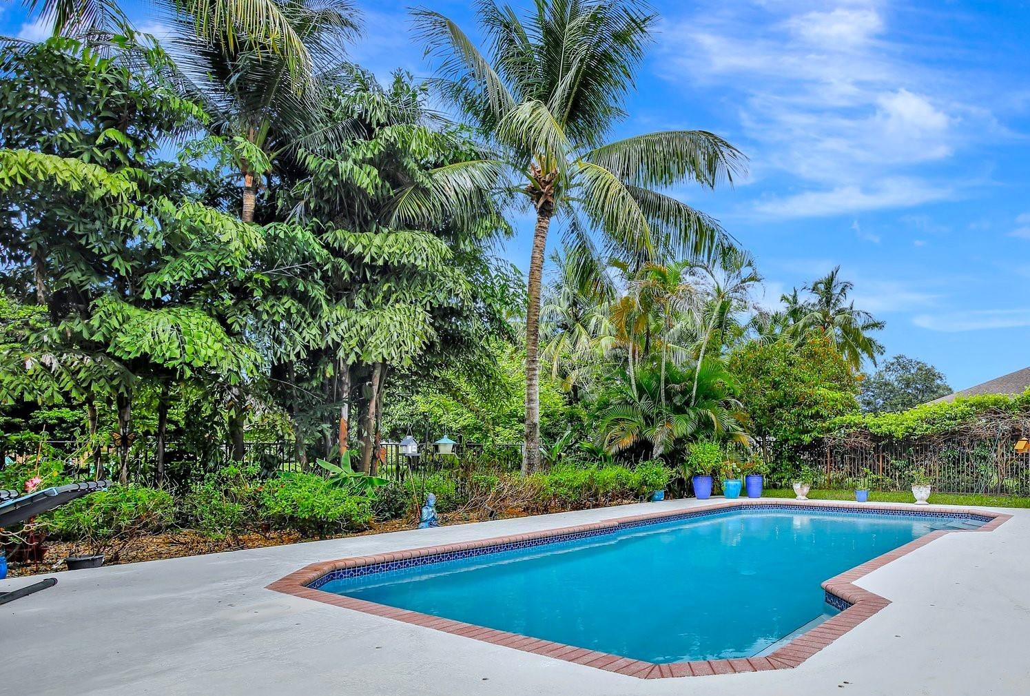 13821 Alexandria Ct