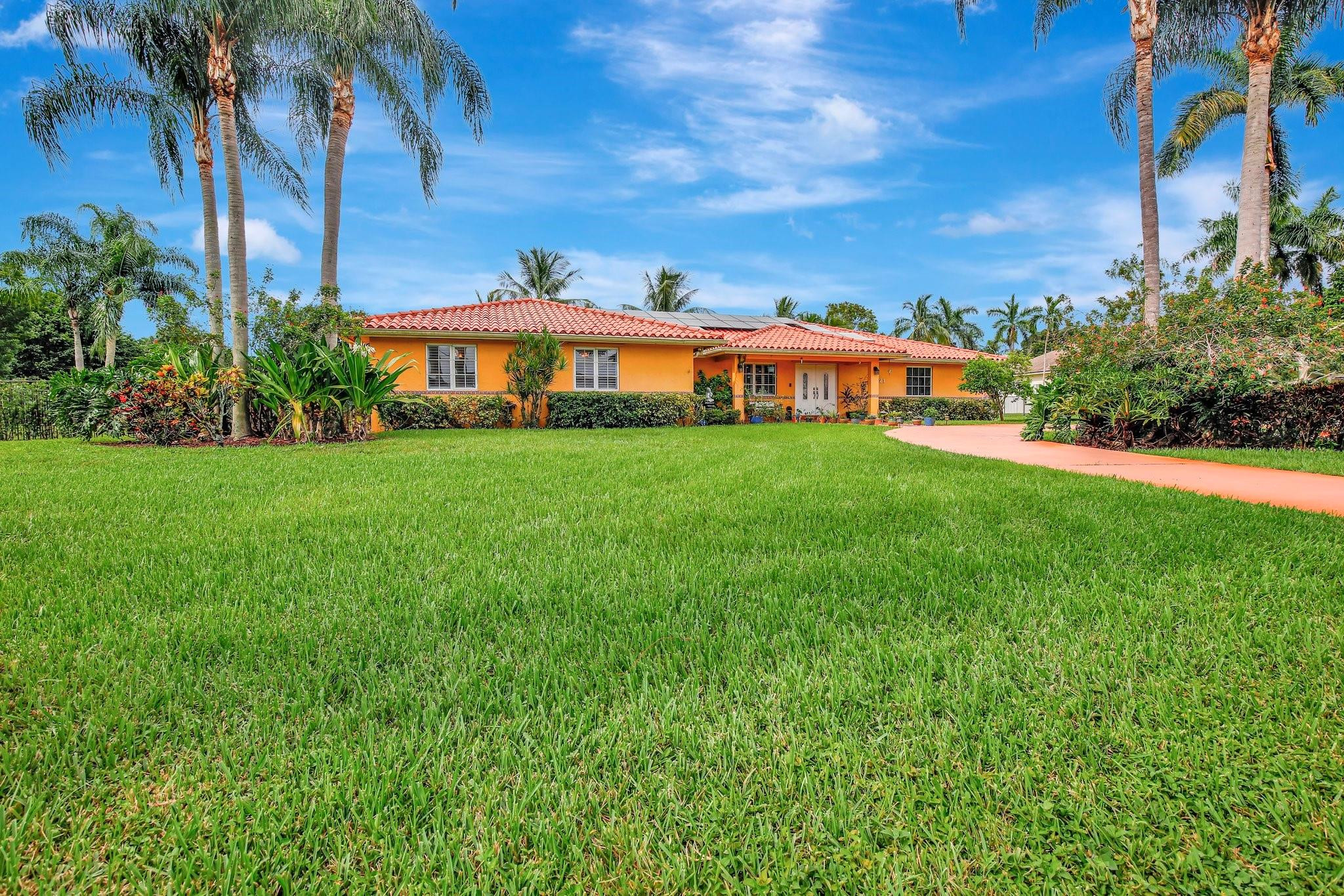 13821 Alexandria Ct
