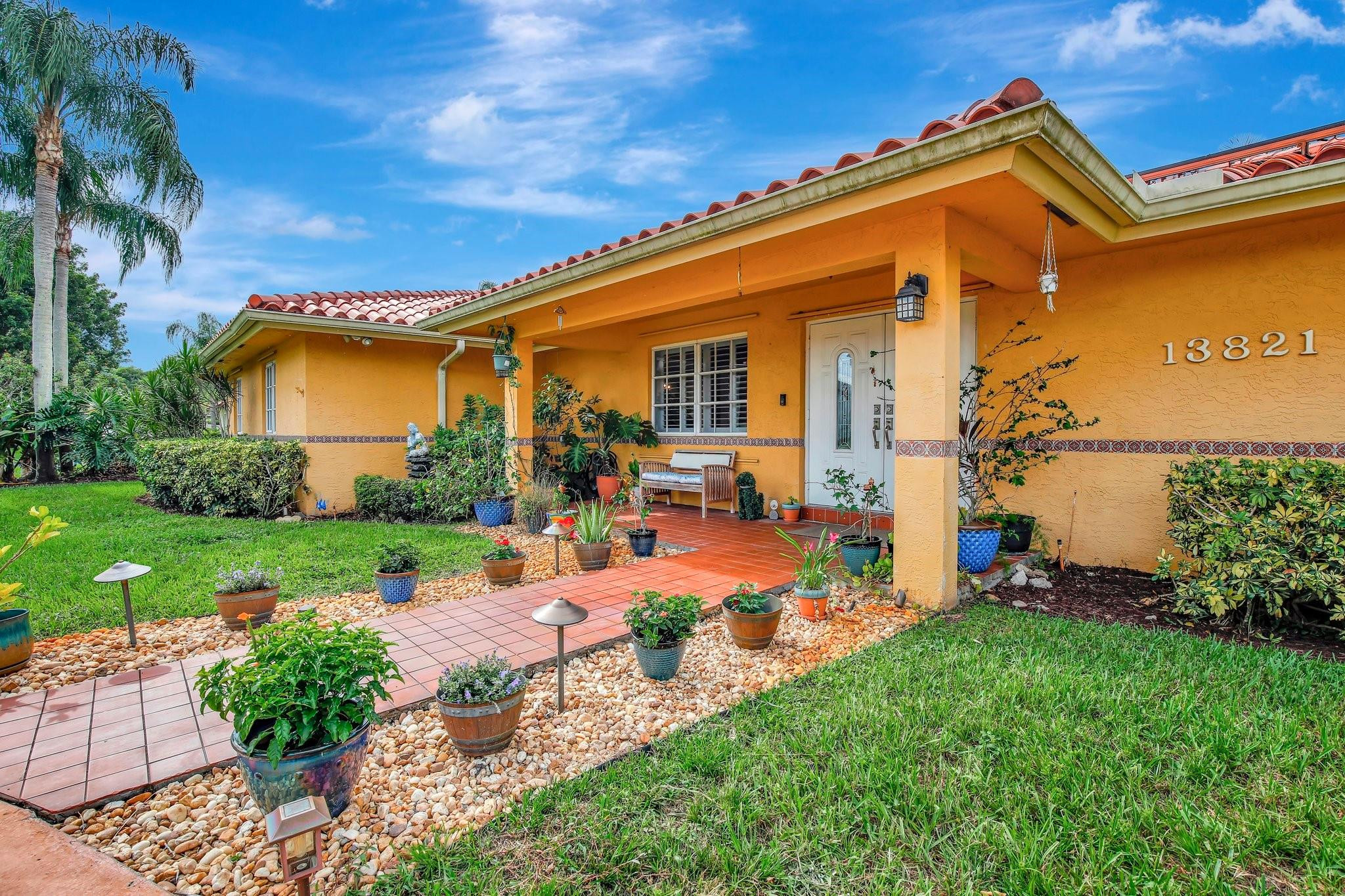 13821 Alexandria Ct