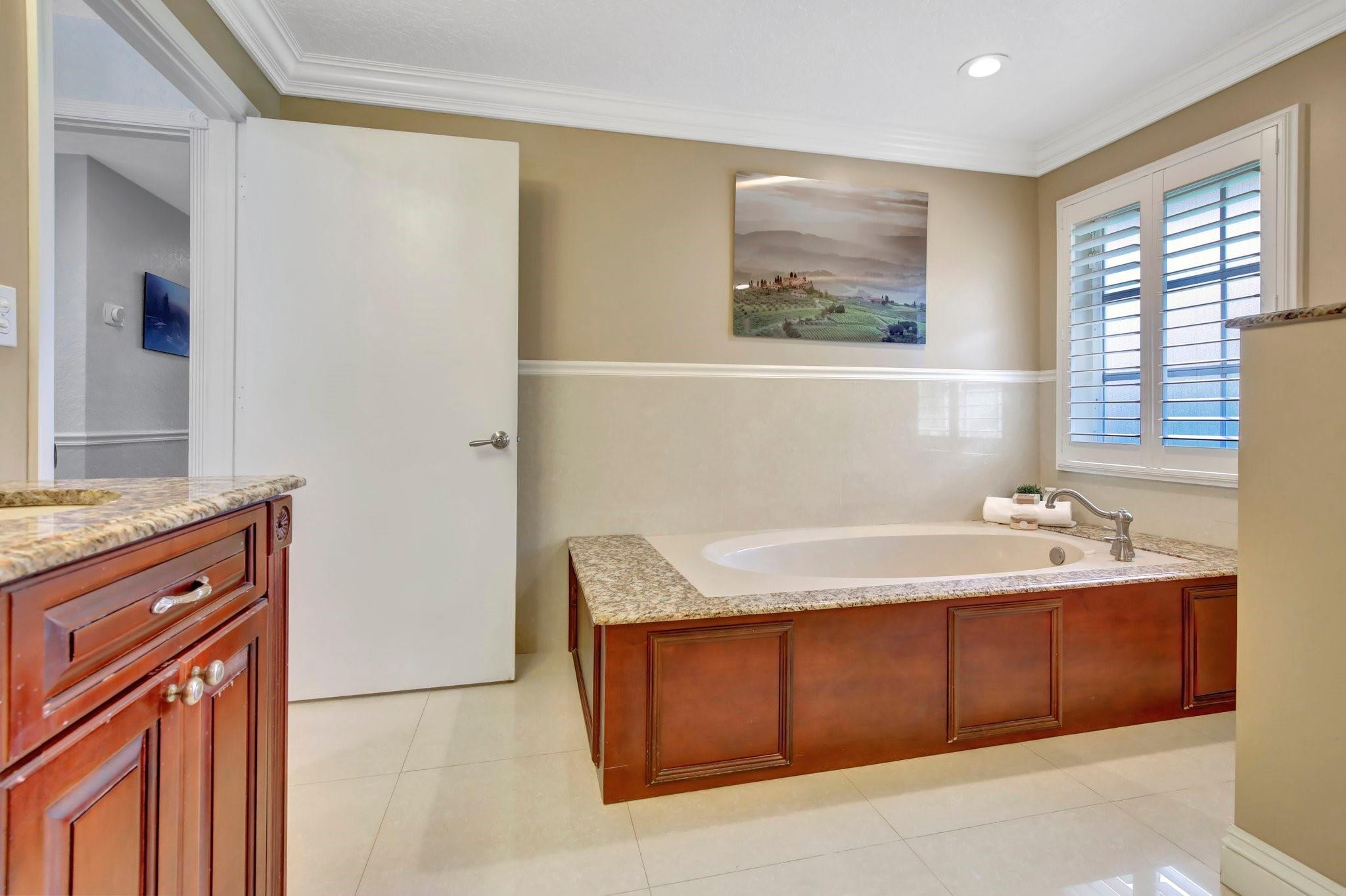 13821 Alexandria Ct