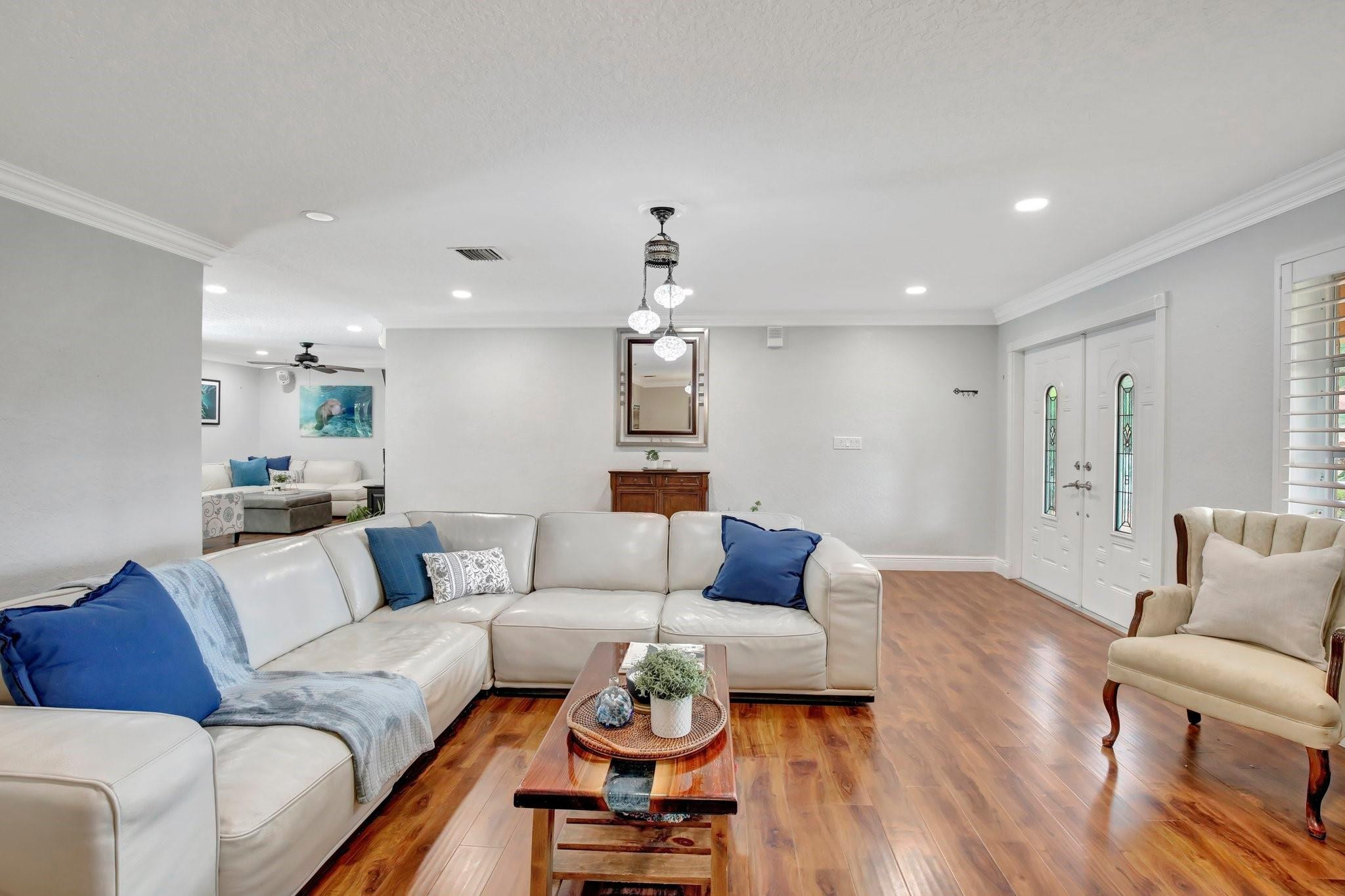 13821 Alexandria Ct