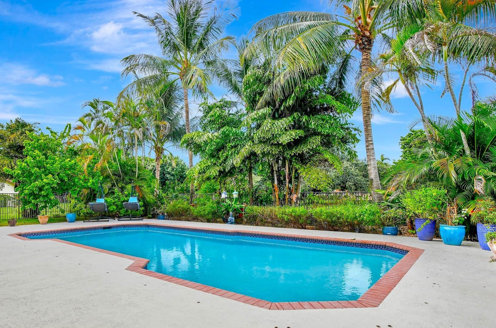 13821 Alexandria Ct