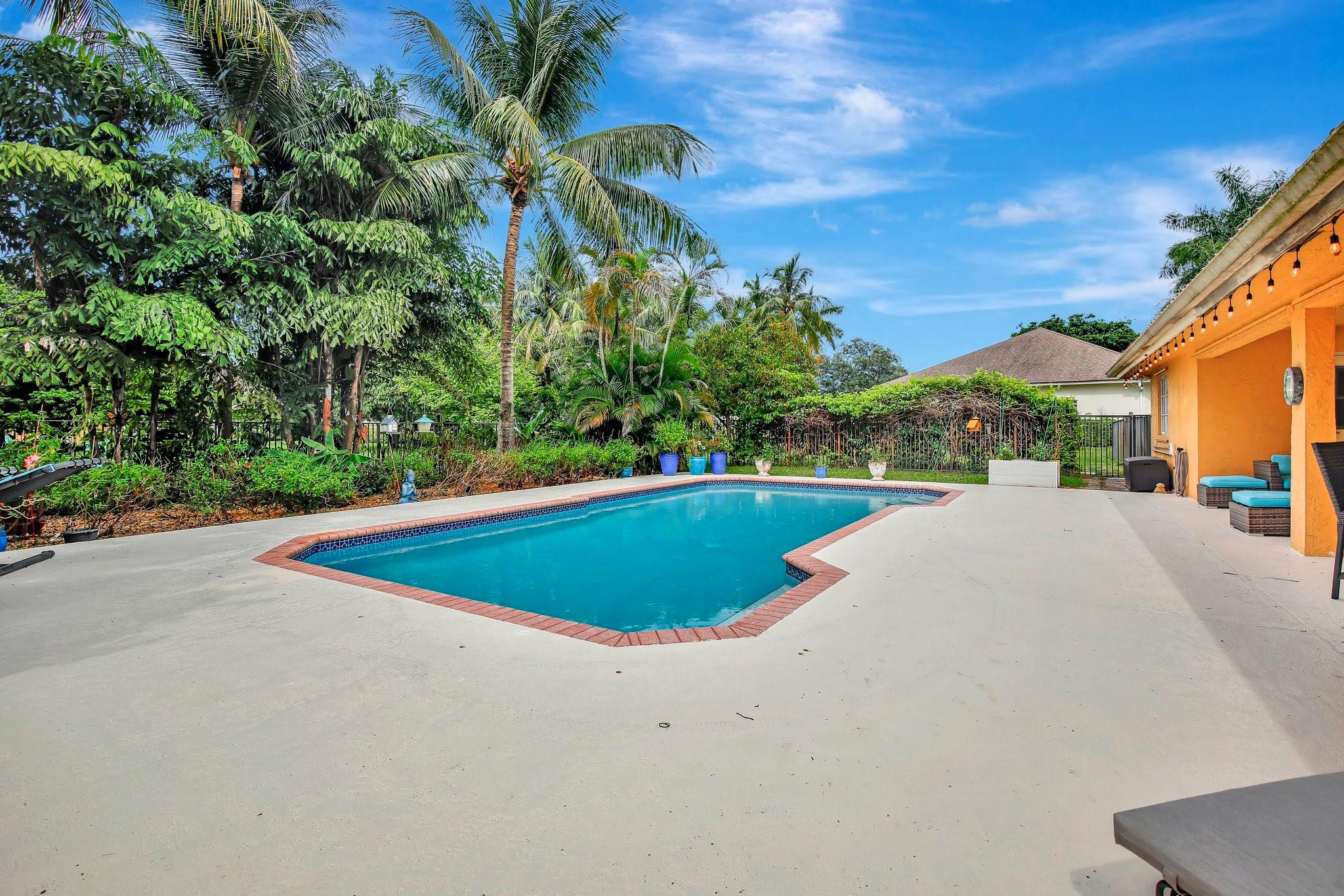 13821 Alexandria Ct