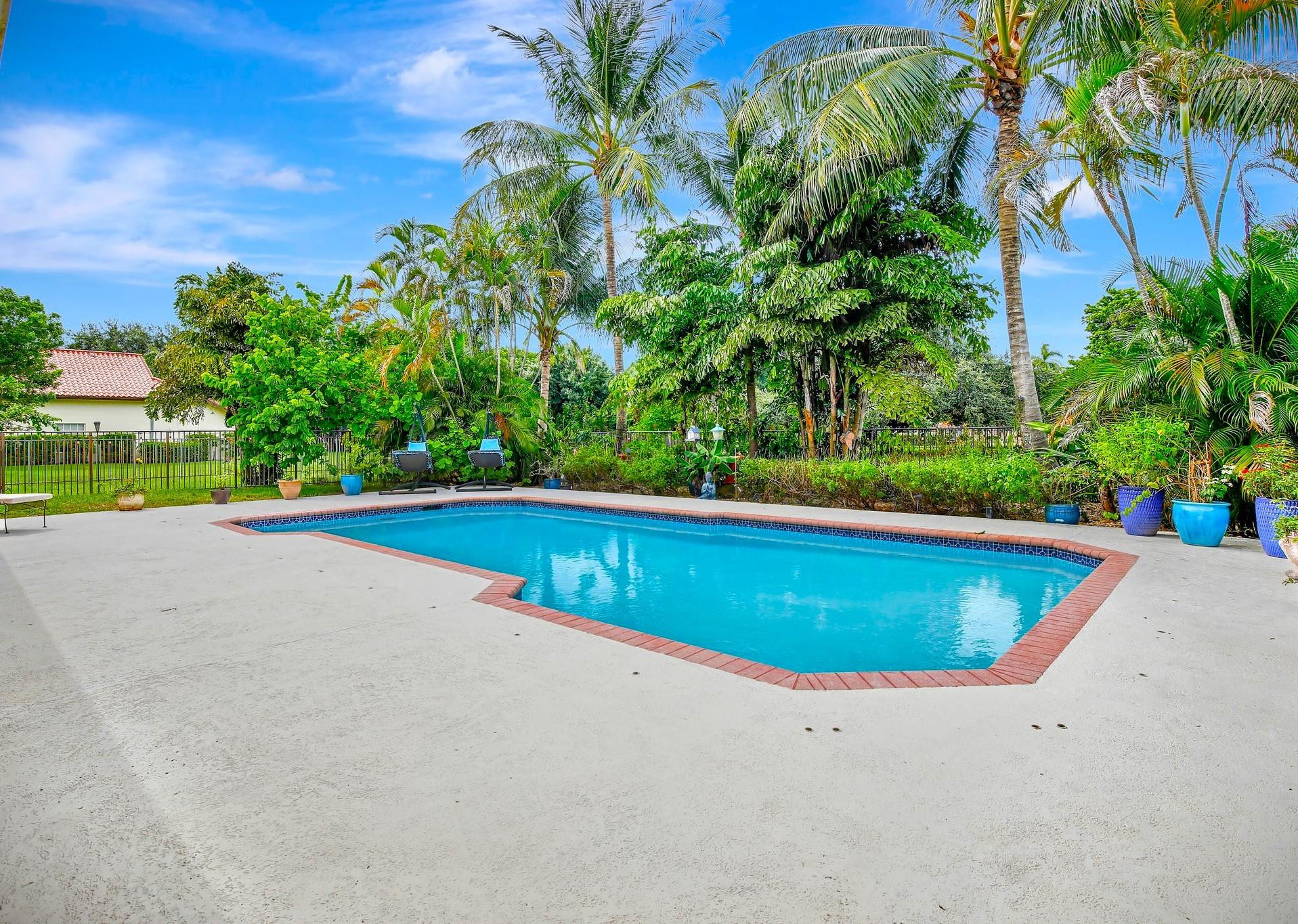 13821 Alexandria Ct