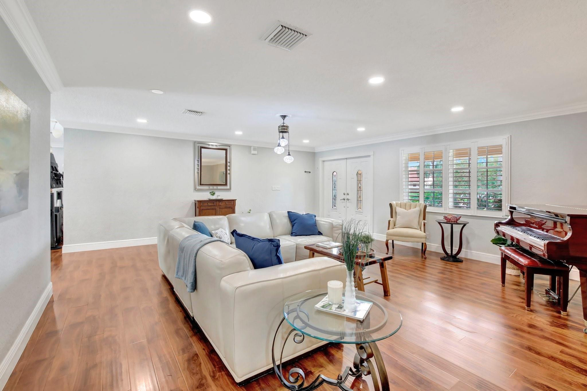 13821 Alexandria Ct