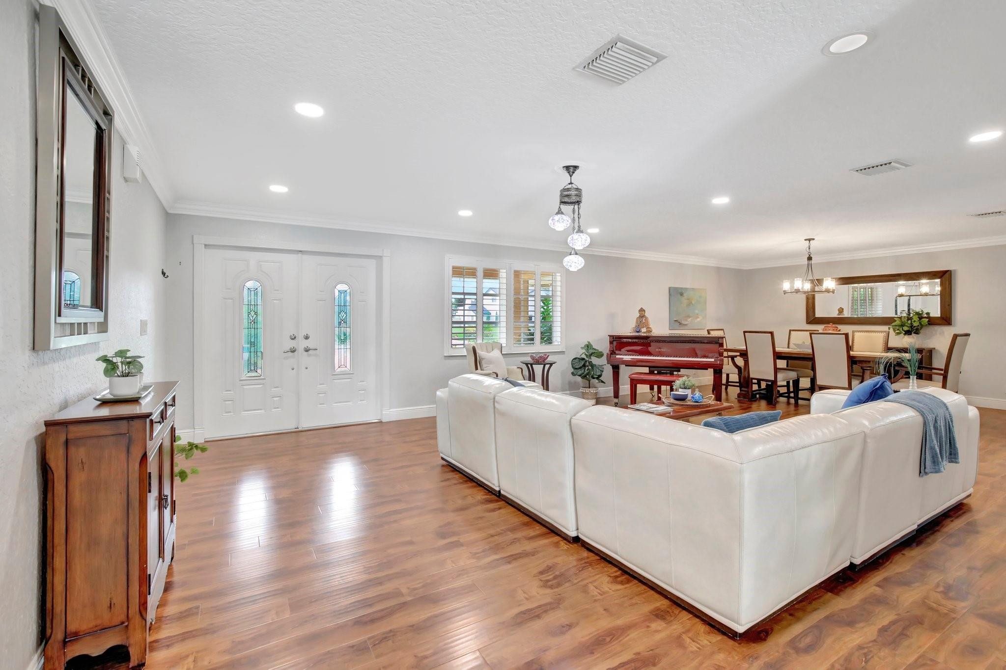 13821 Alexandria Ct
