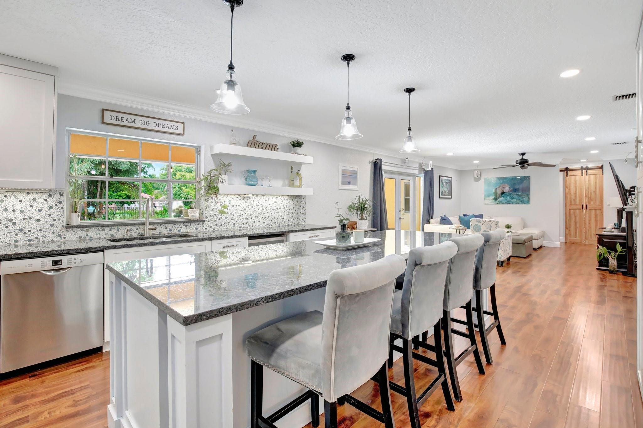 13821 Alexandria Ct