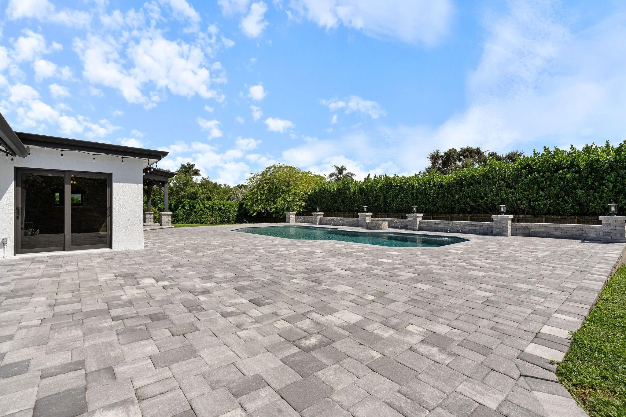 11900 NW 27TH ST
