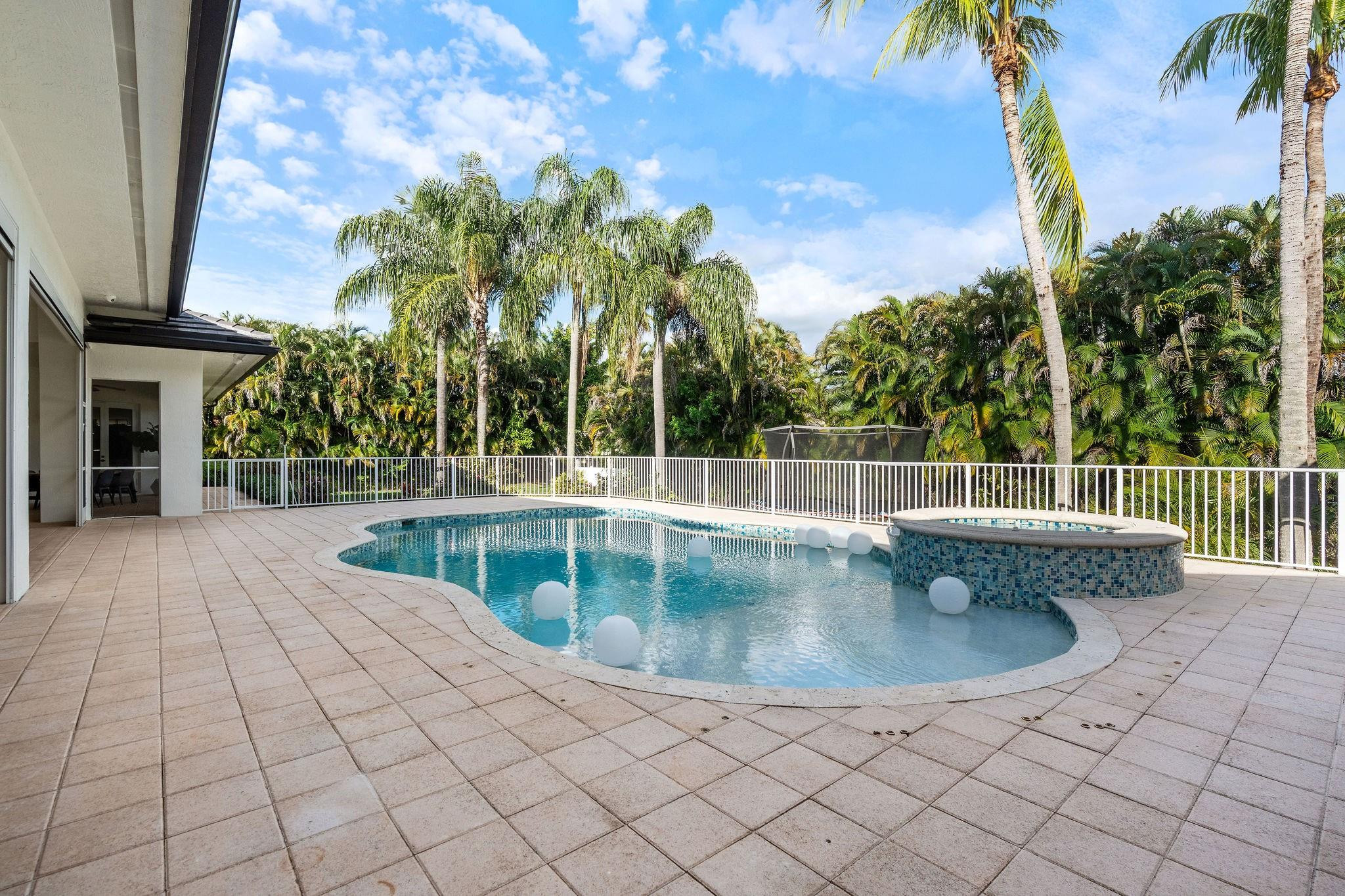 860 NW 122 AVE