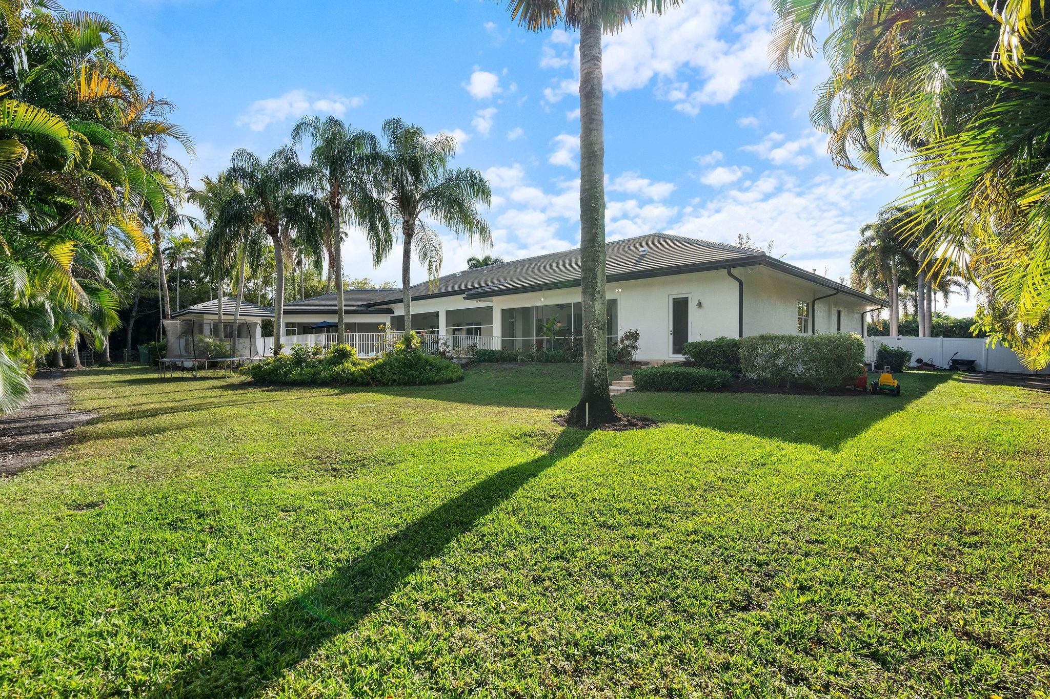 860 NW 122 AVE