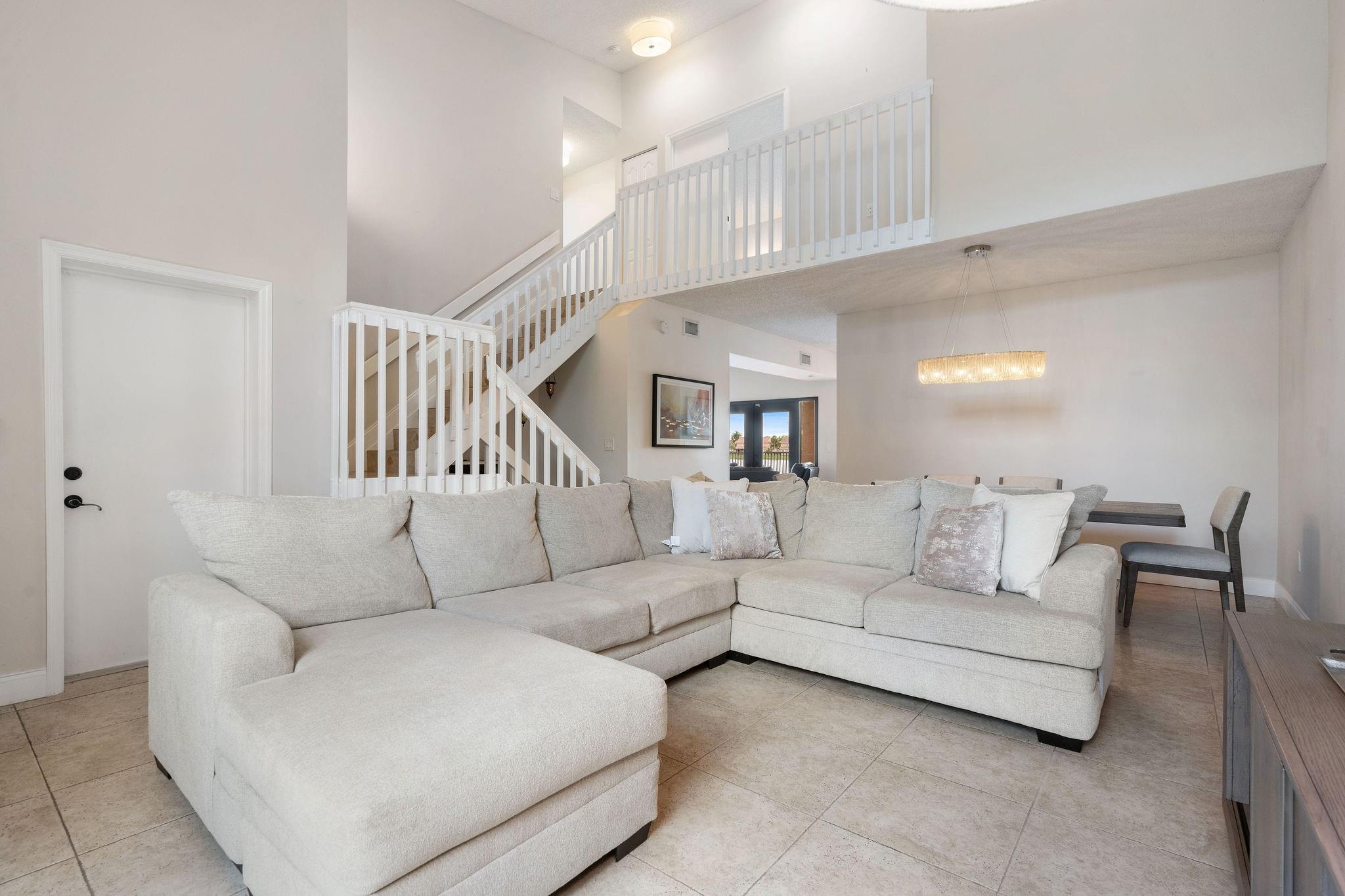 8313 NW 188th Ter