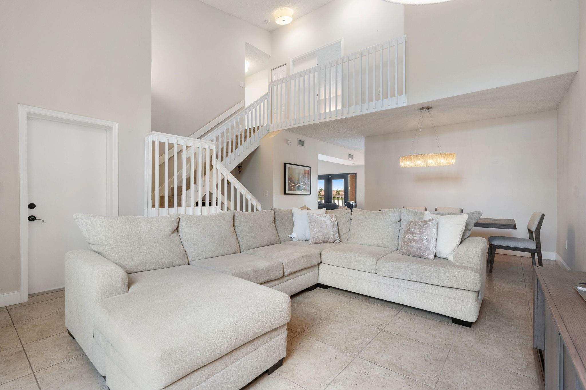 8313 NW 188th Ter