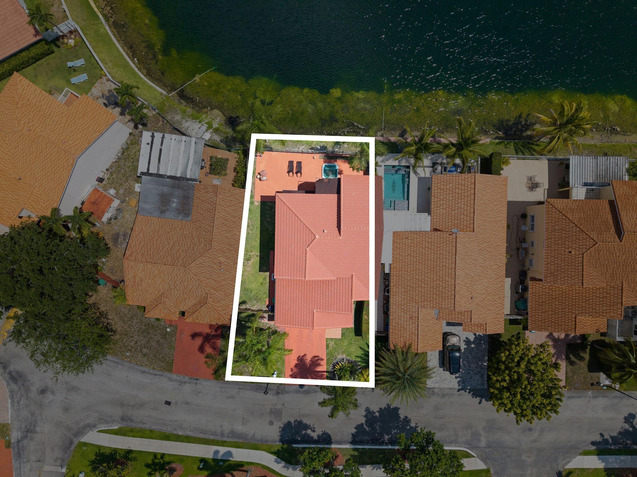 8313 NW 188th Ter