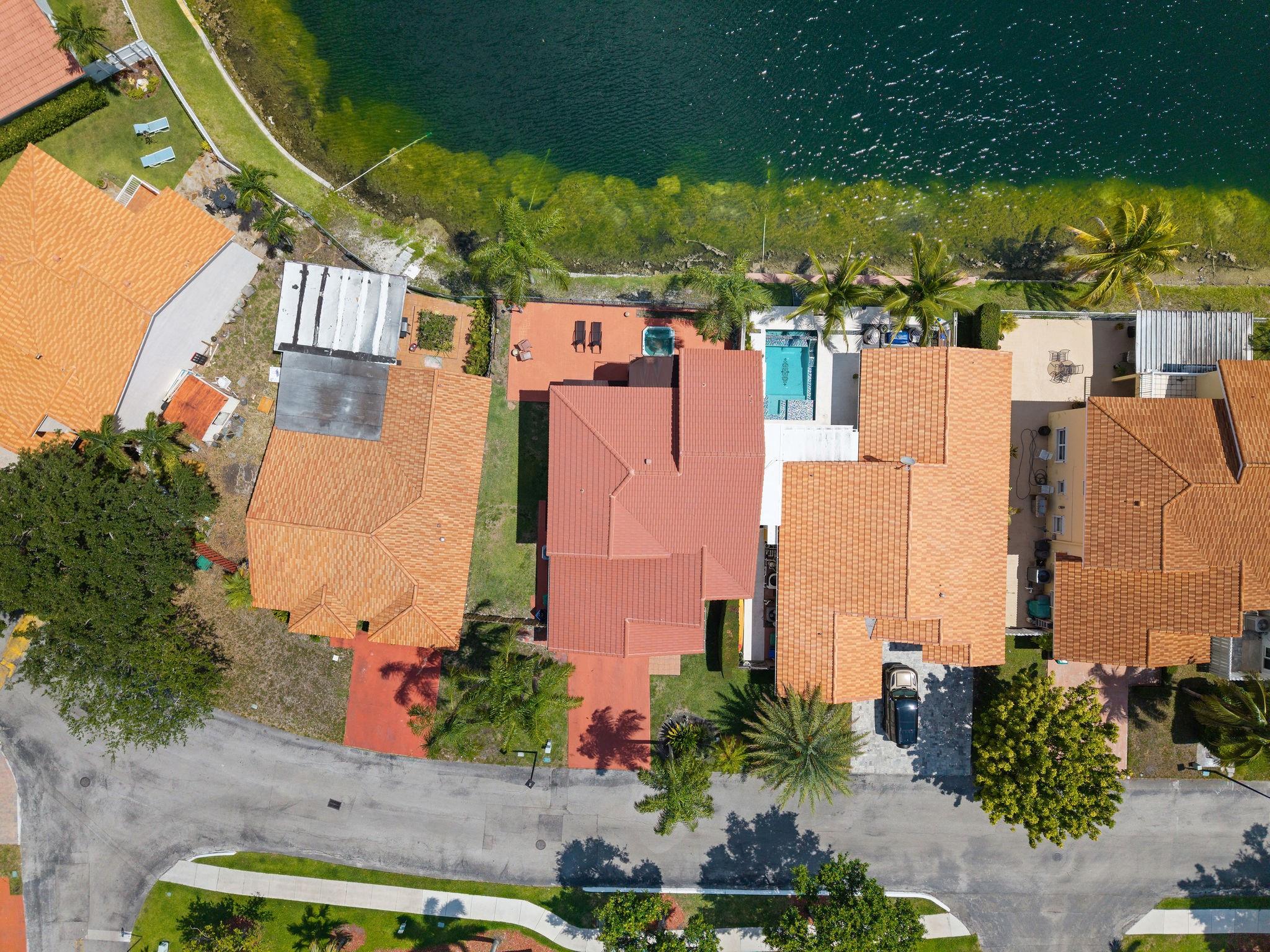 8313 NW 188th Ter