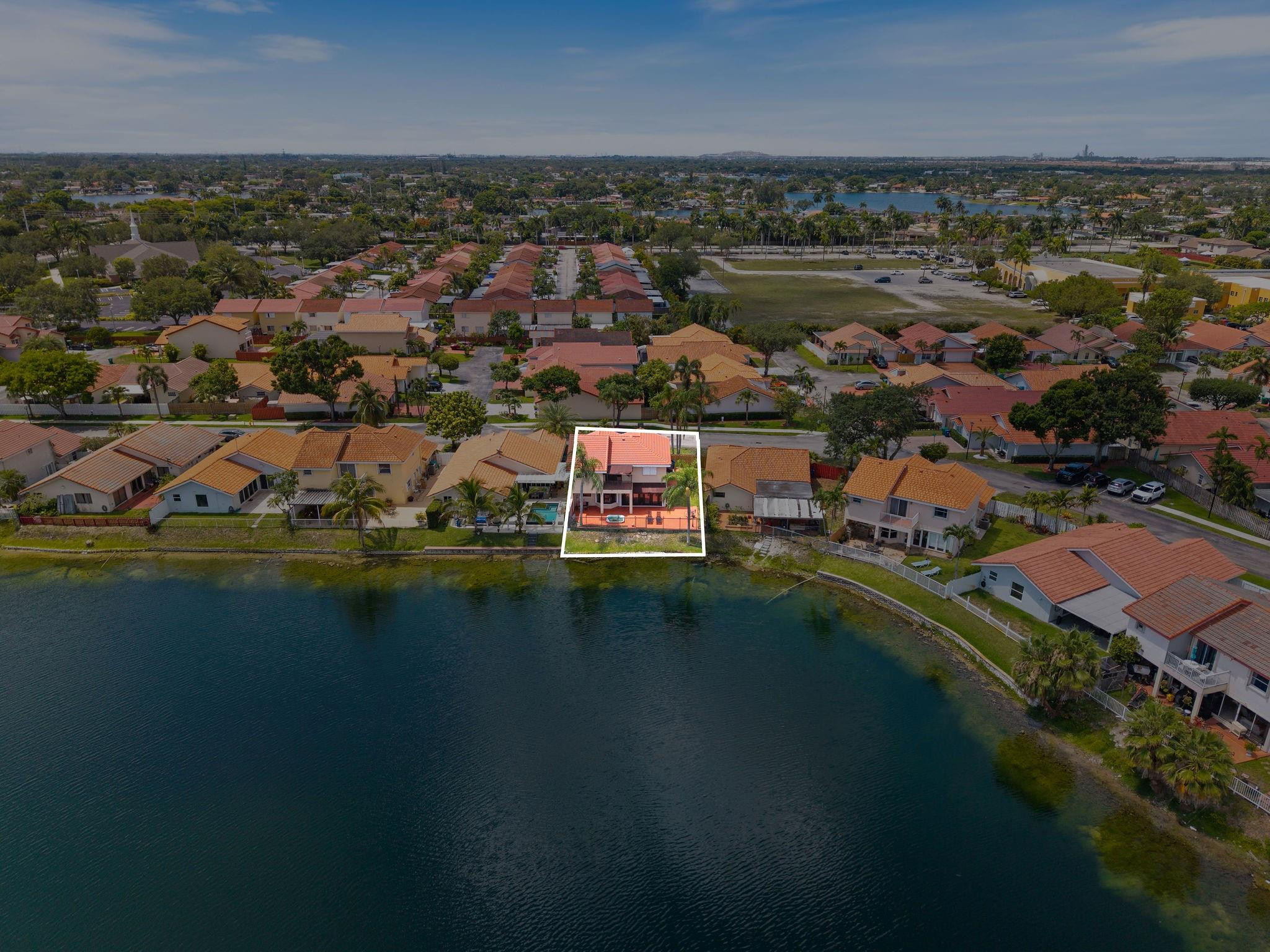 8313 NW 188th Ter