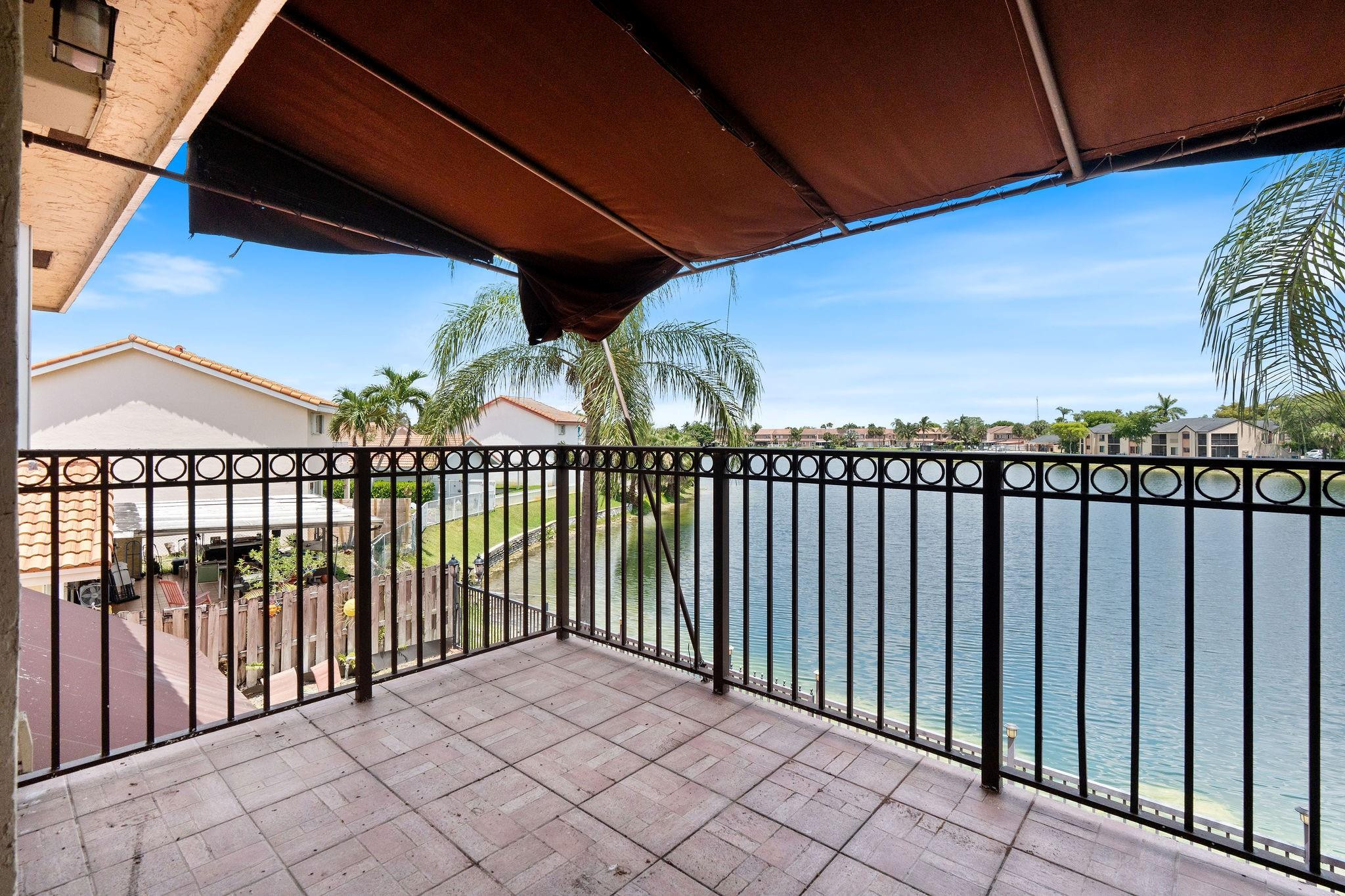8313 NW 188th Ter