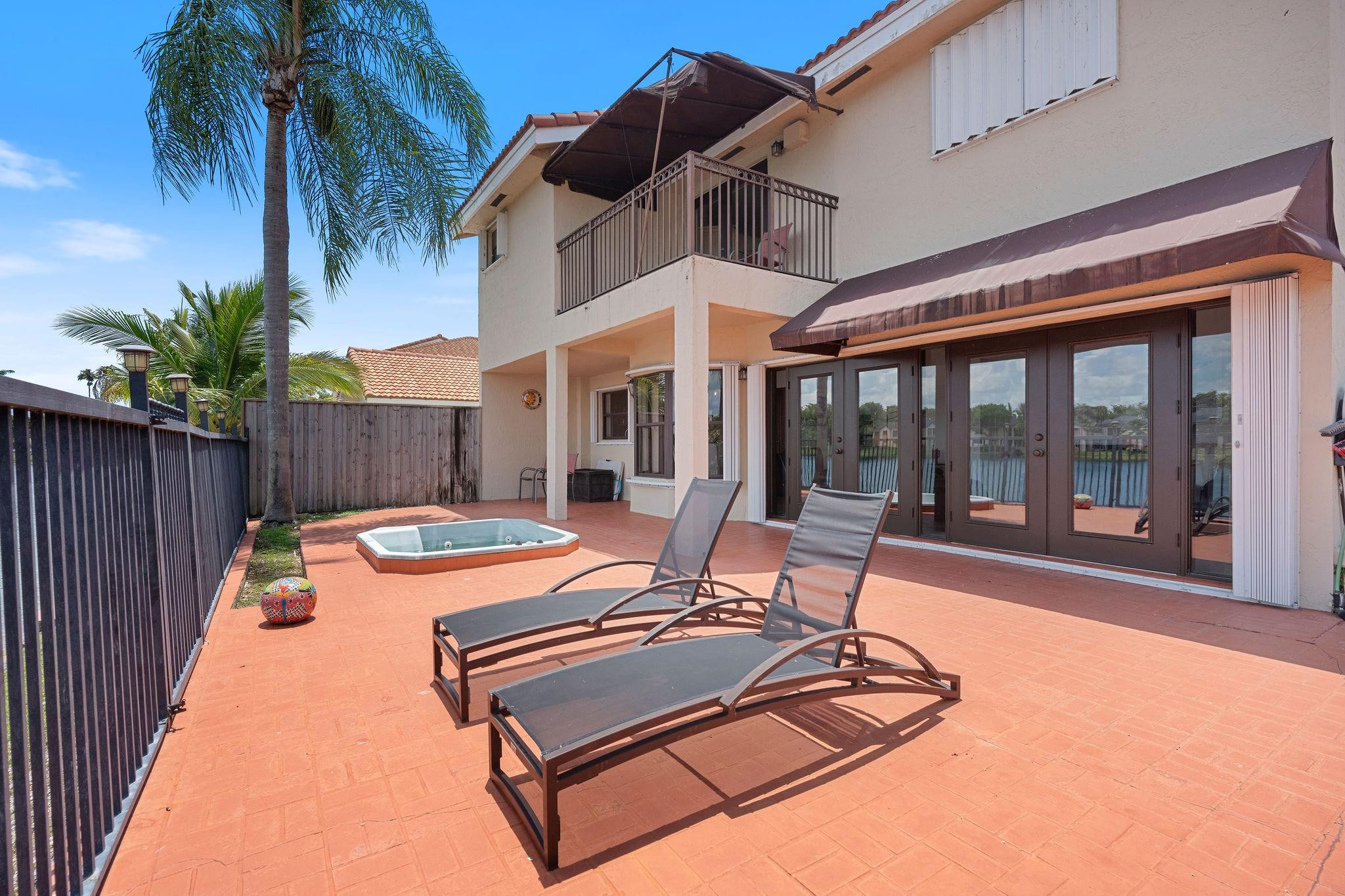 8313 NW 188th Ter