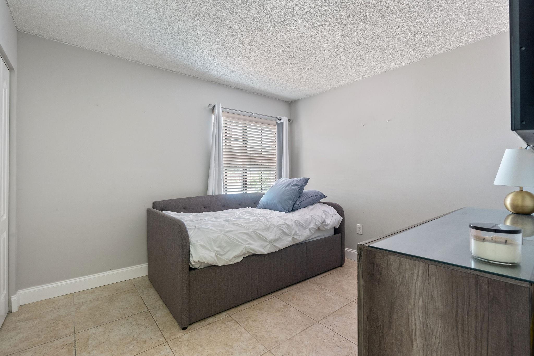 8313 NW 188th Ter