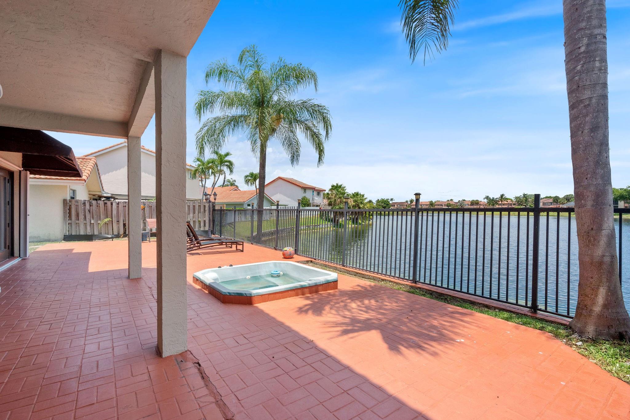 8313 NW 188th Ter