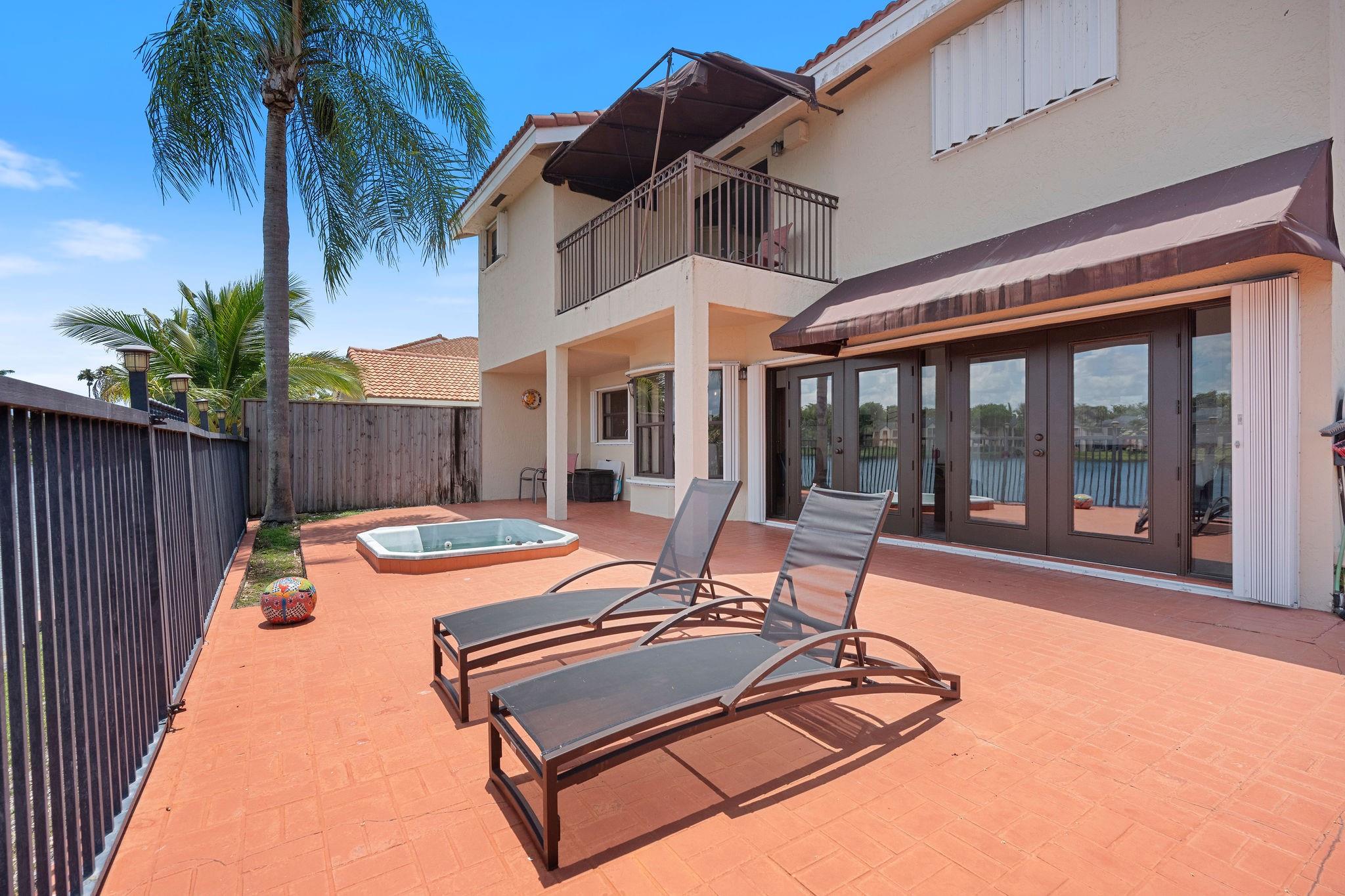 8313 NW 188th Ter