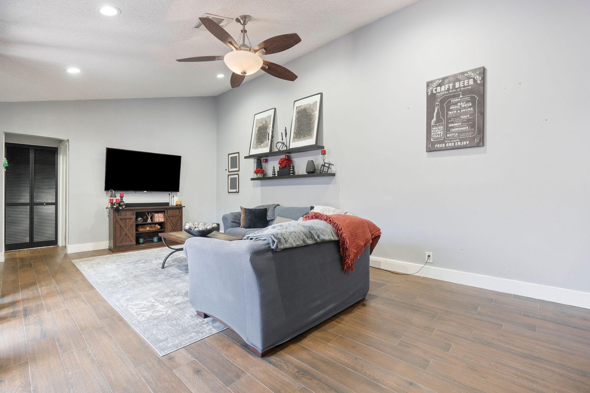 151 NW 115th Ave