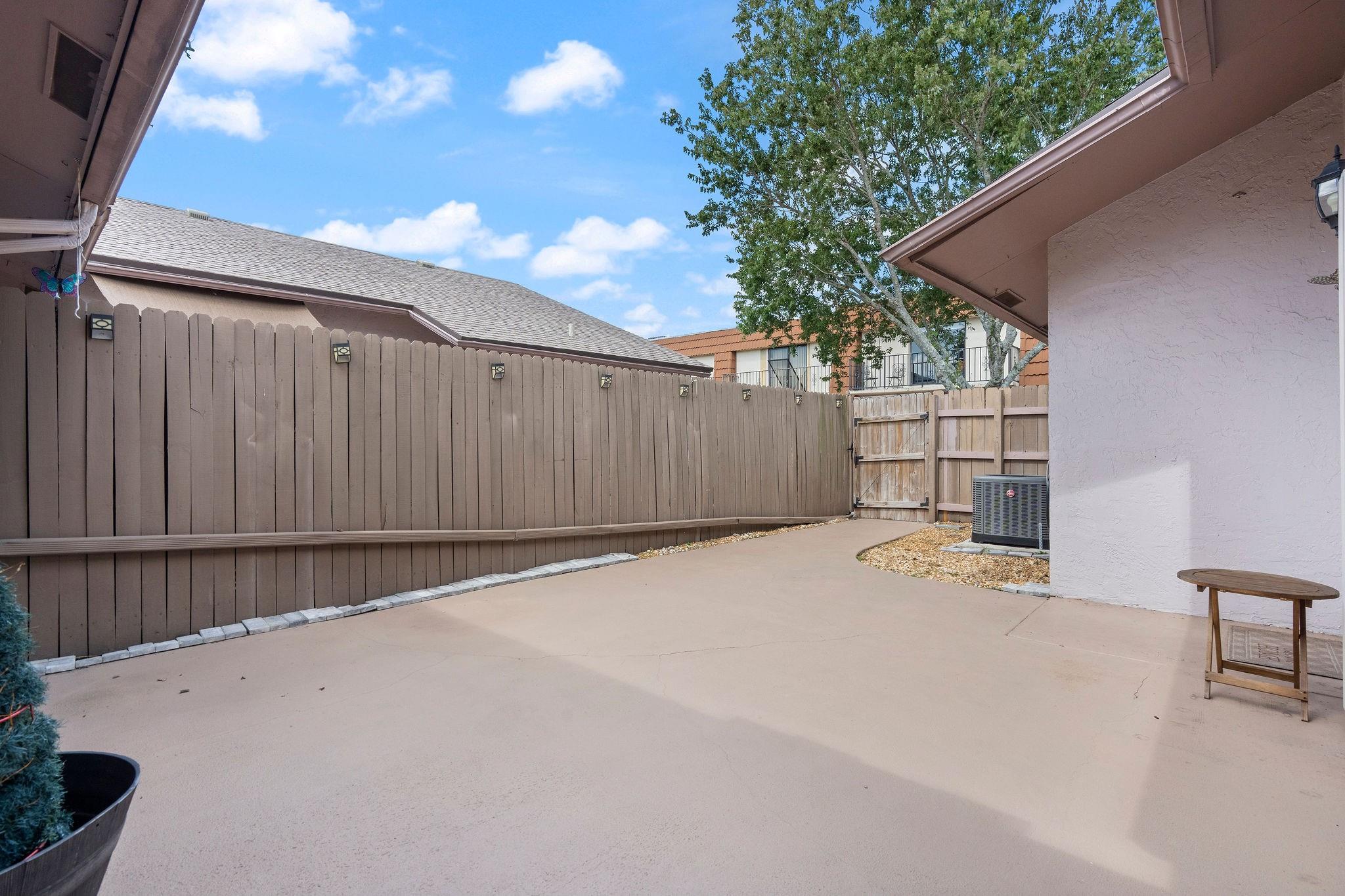 151 NW 115th Ave