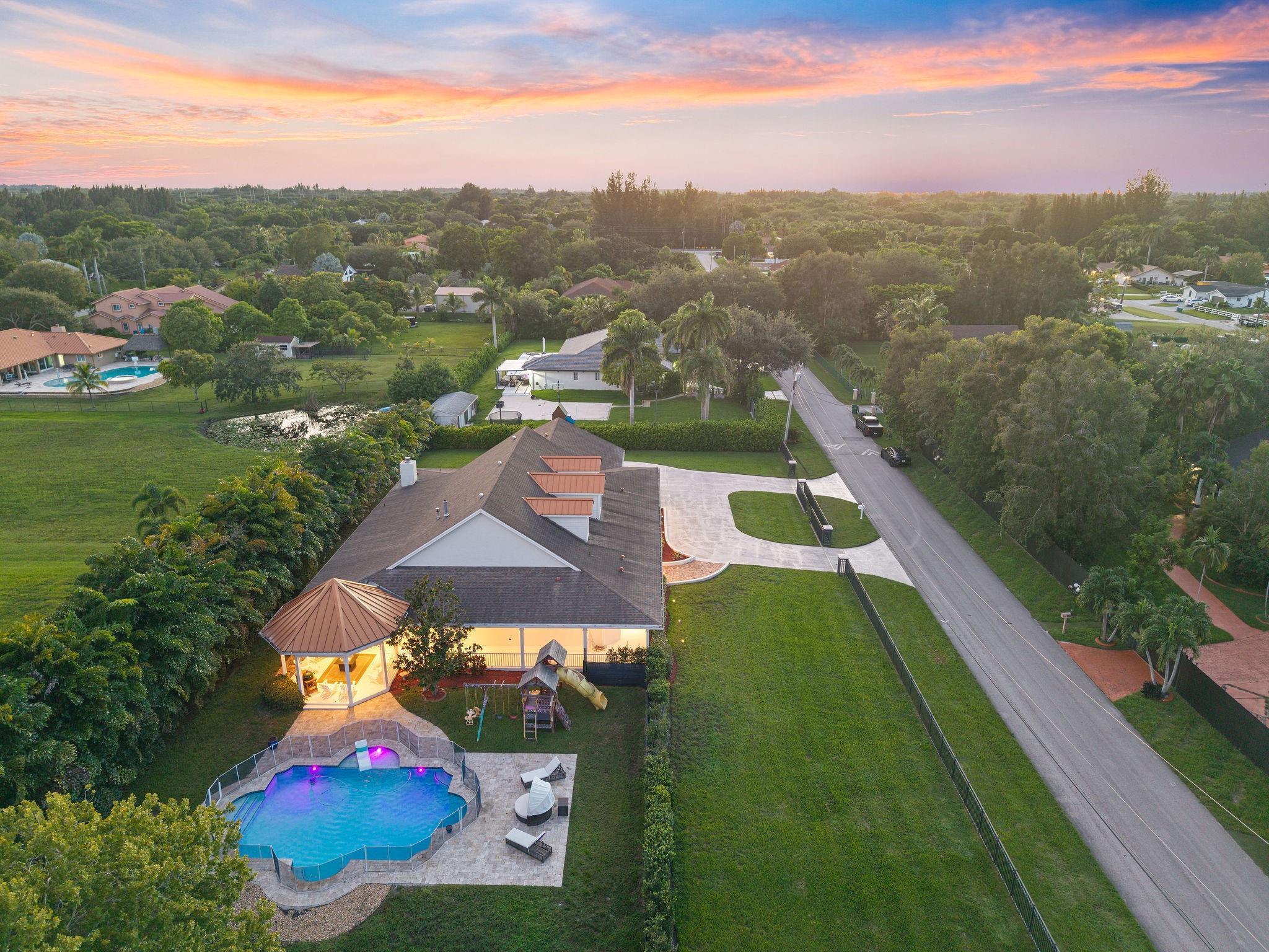 17000 SW 63 MANOR