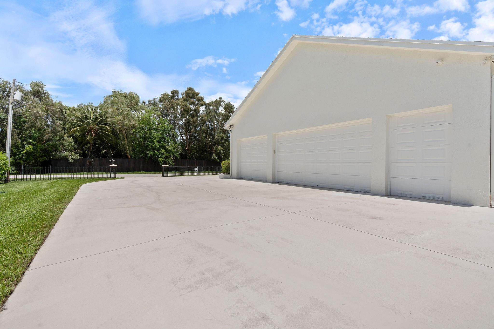17000 SW 63 MANOR