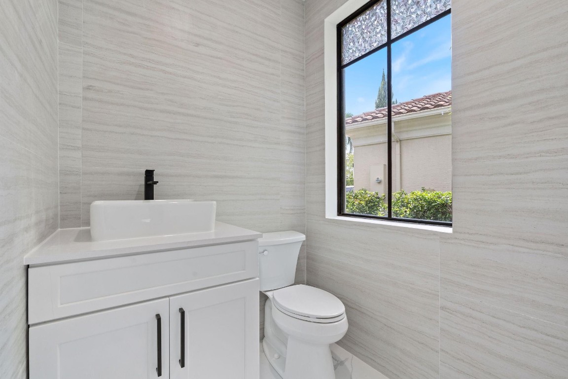 17935 MONTE VISTA DR