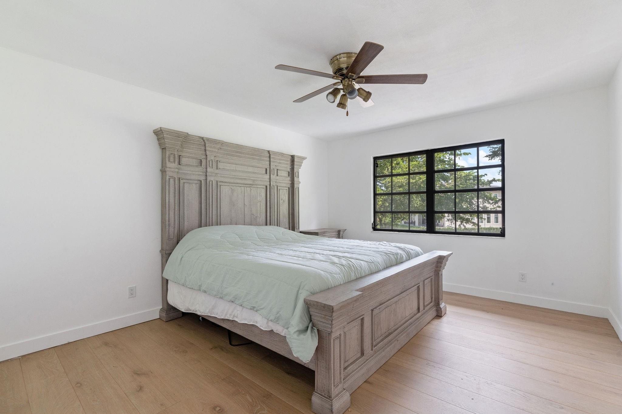 5401 Thoroughbred Ln