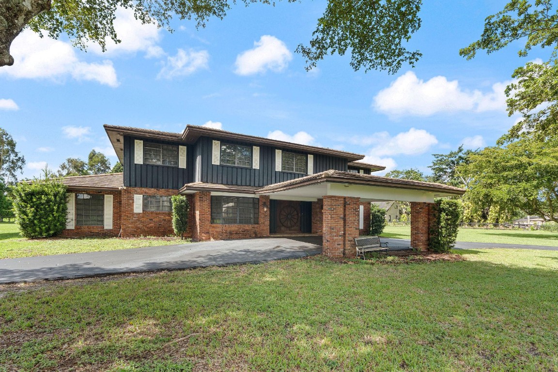 5401 Thoroughbred Ln