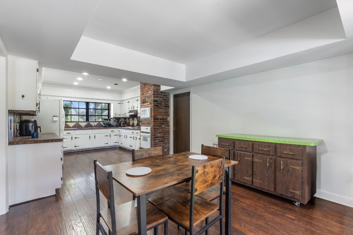 5401 Thoroughbred Ln