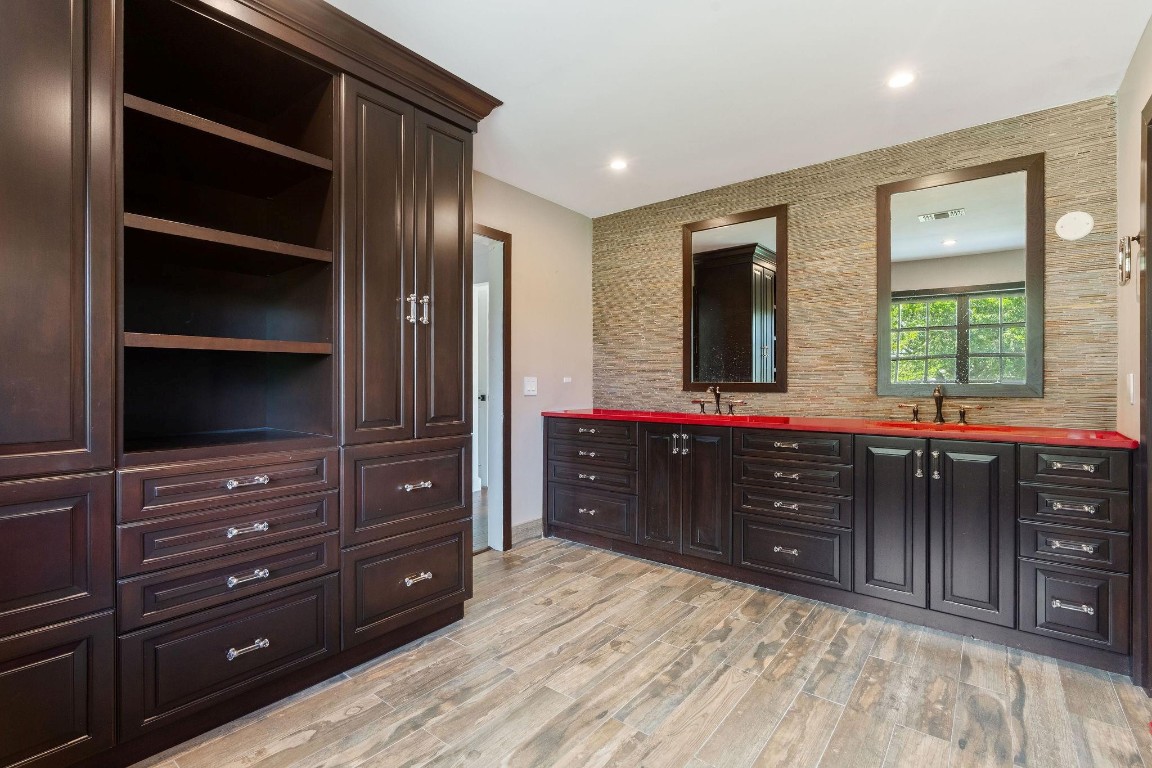 5401 Thoroughbred Ln