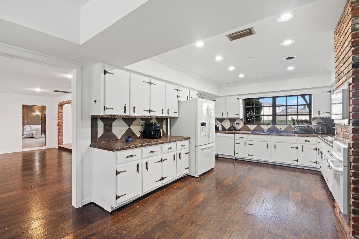 5401 Thoroughbred Ln