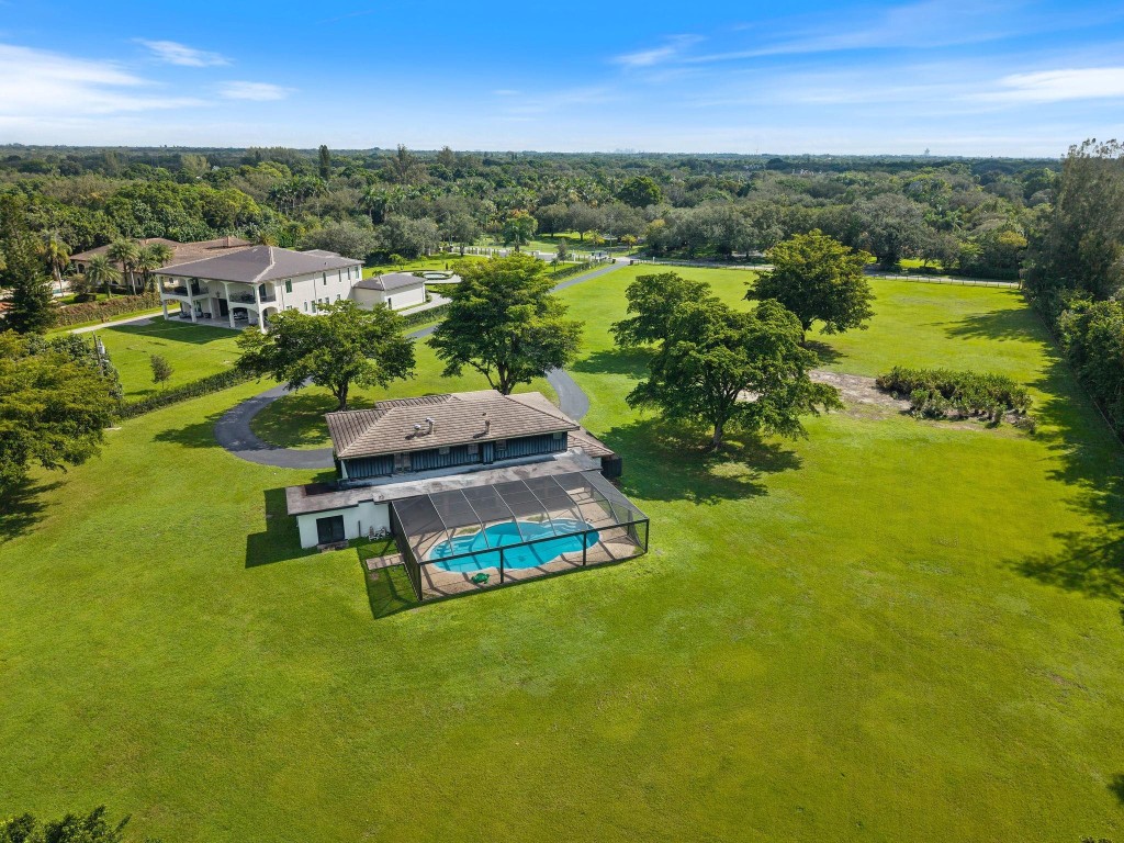 5401 Thoroughbred Ln