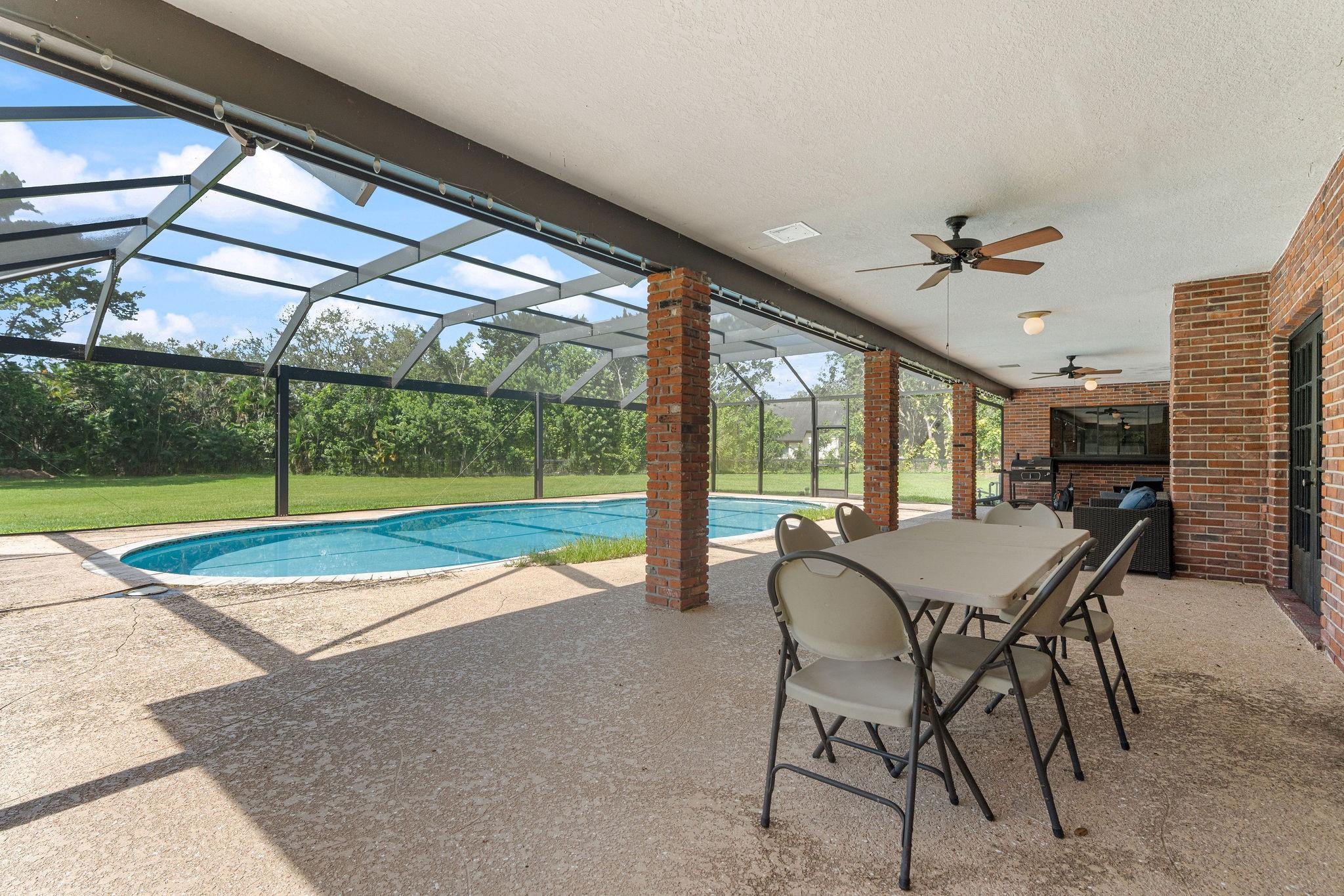 5401 Thoroughbred Ln