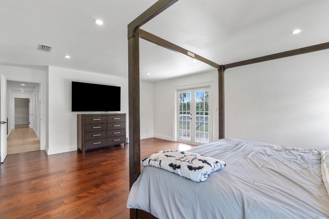 5401 Thoroughbred Ln