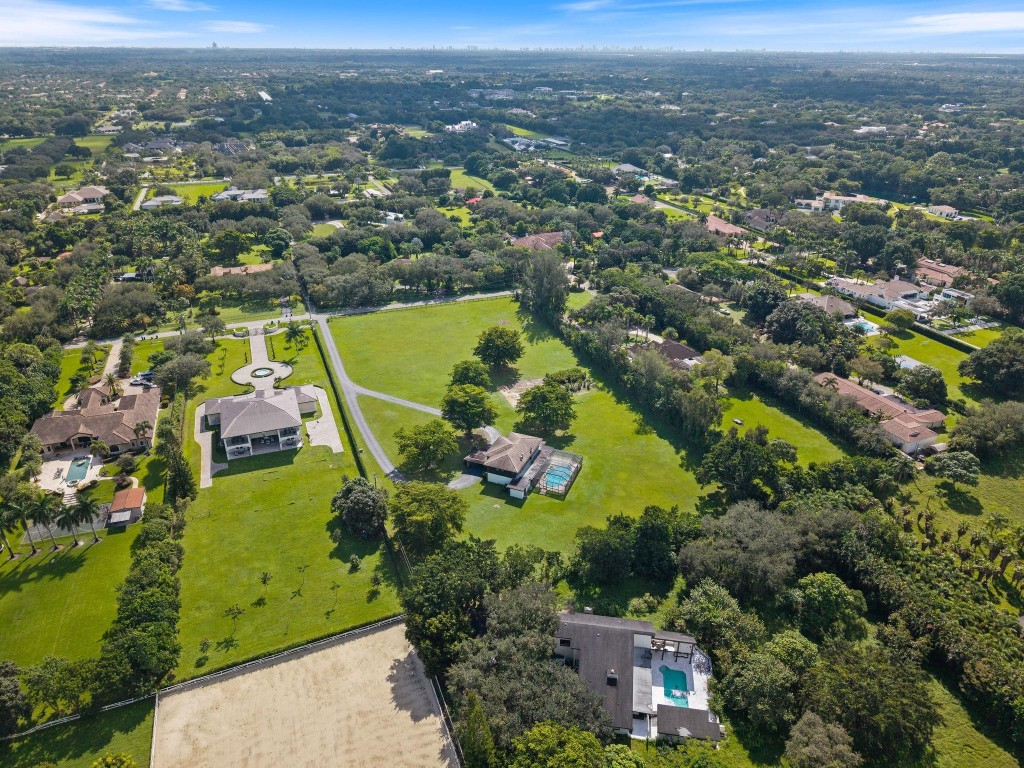 5401 Thoroughbred Ln