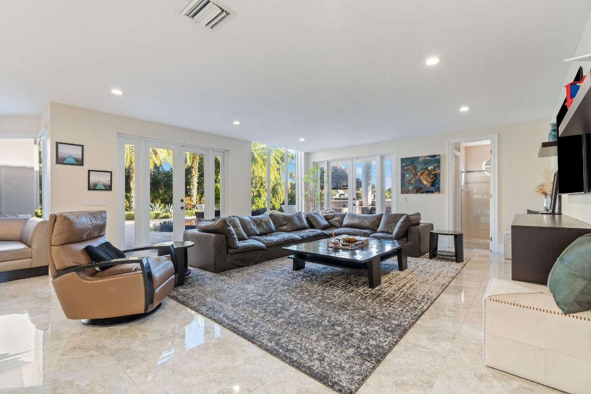 11382 Redberry Drive, Davie