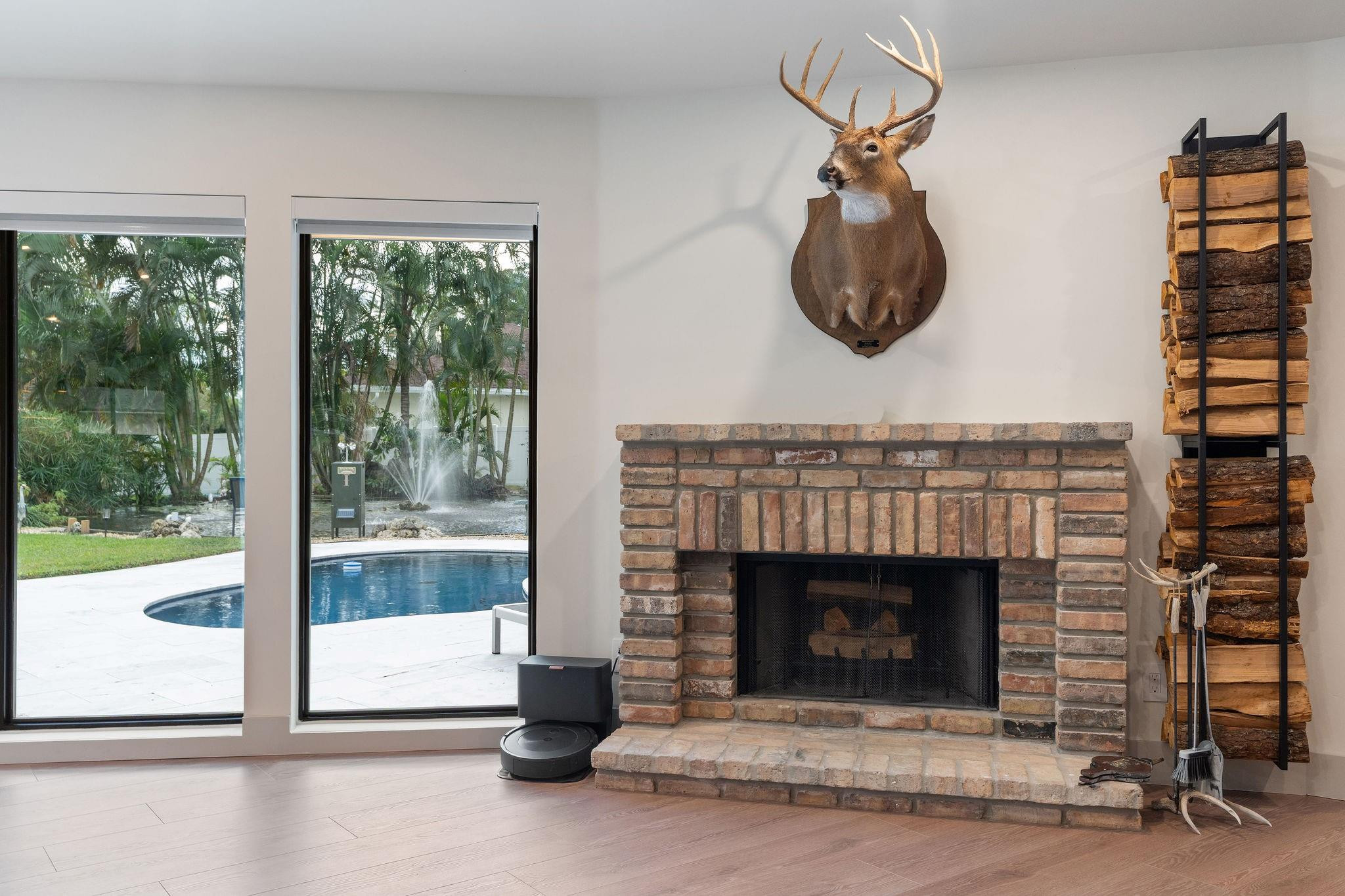 700 S Old Nob Hill Road, Plantation